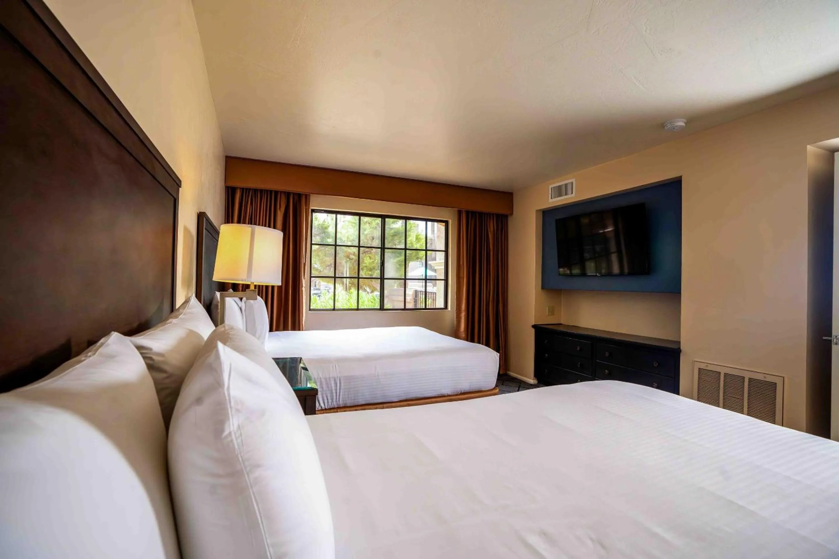 Photo of the whole room, Bed in Kimpton Miralina Resort and Villas by IHG