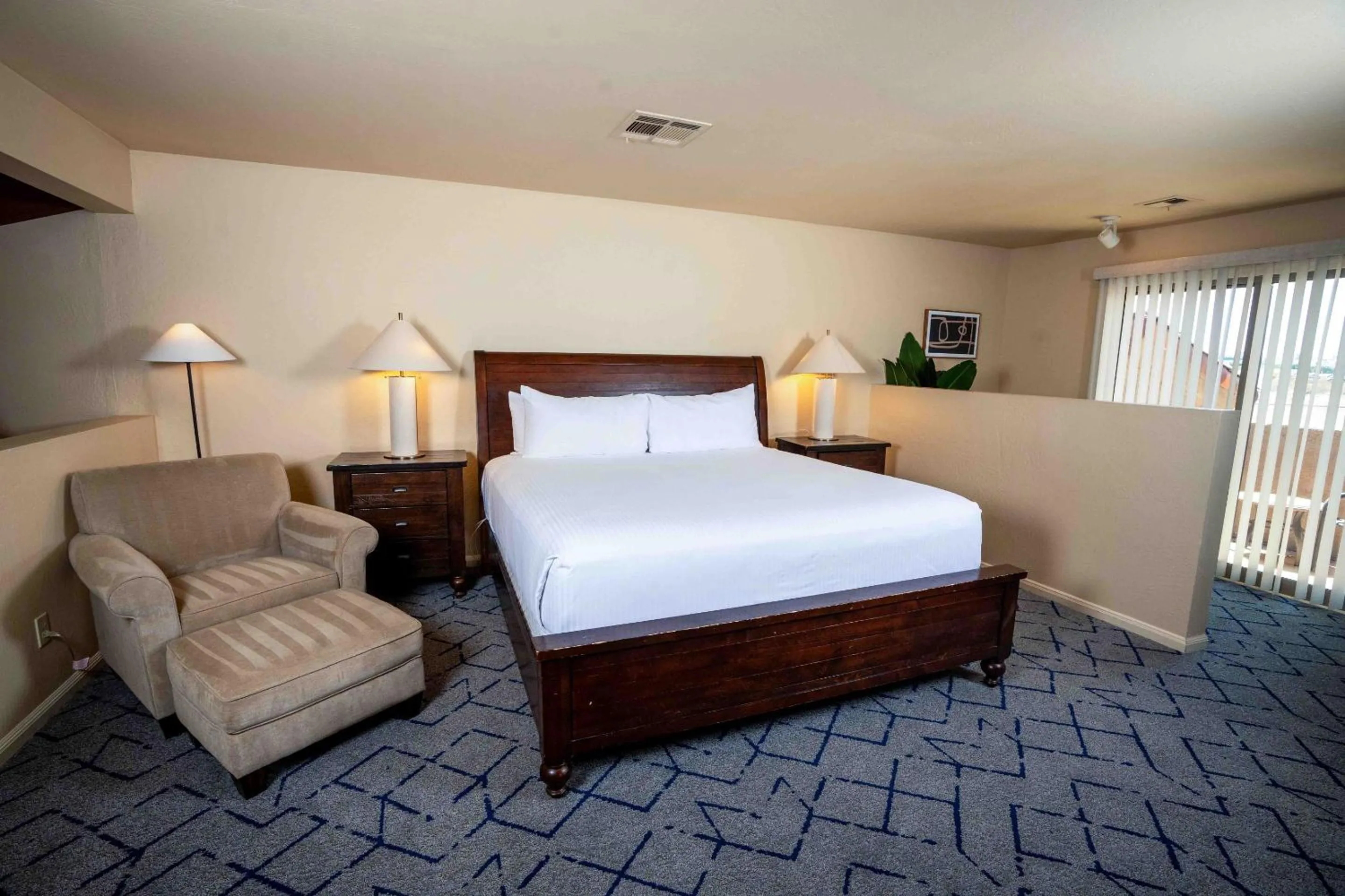 Photo of the whole room, Bed in Kimpton Miralina coming soon - Scottsdale Plaza Resort