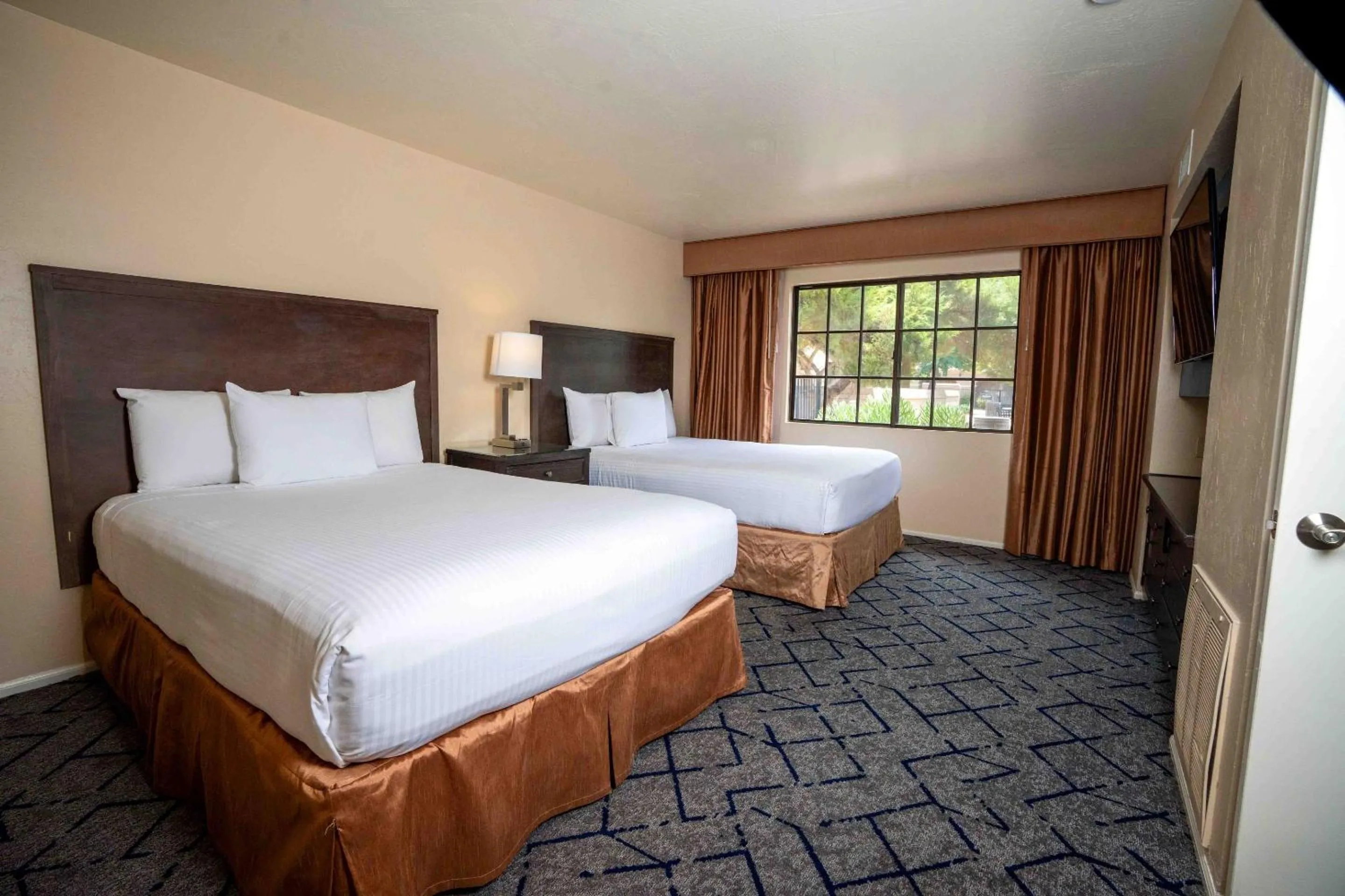 Photo of the whole room, Bed in Kimpton Miralina coming soon - Scottsdale Plaza Resort