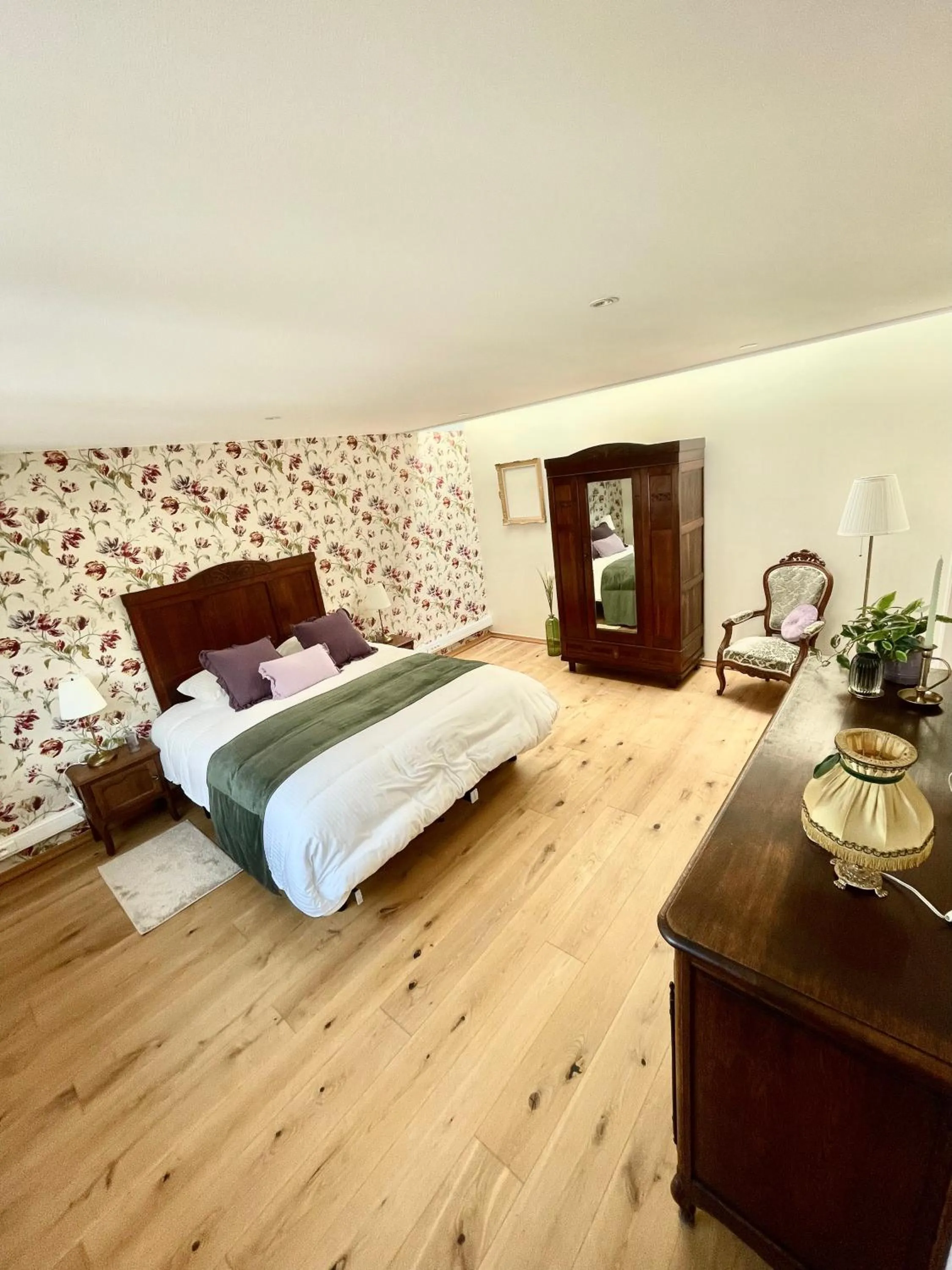 Photo of the whole room, Bed in LES 7 MEUSES - Restaurant & Hébergements HÔTELIERS - INSOLITES - WELLNESS - GÎTES