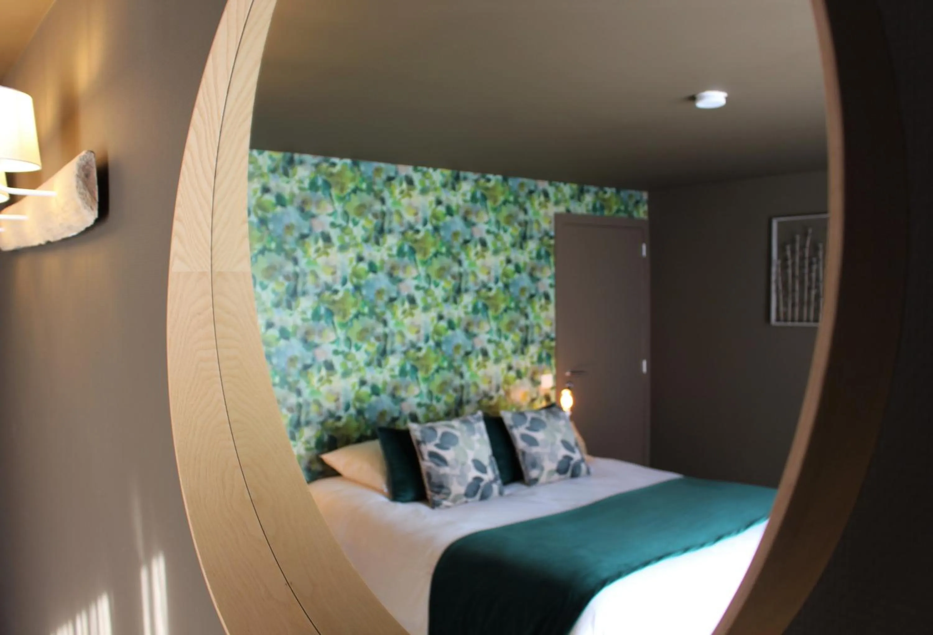 Bed in LES 7 MEUSES - Restaurant & Hébergements HÔTELIERS - INSOLITES - WELLNESS - GÎTES