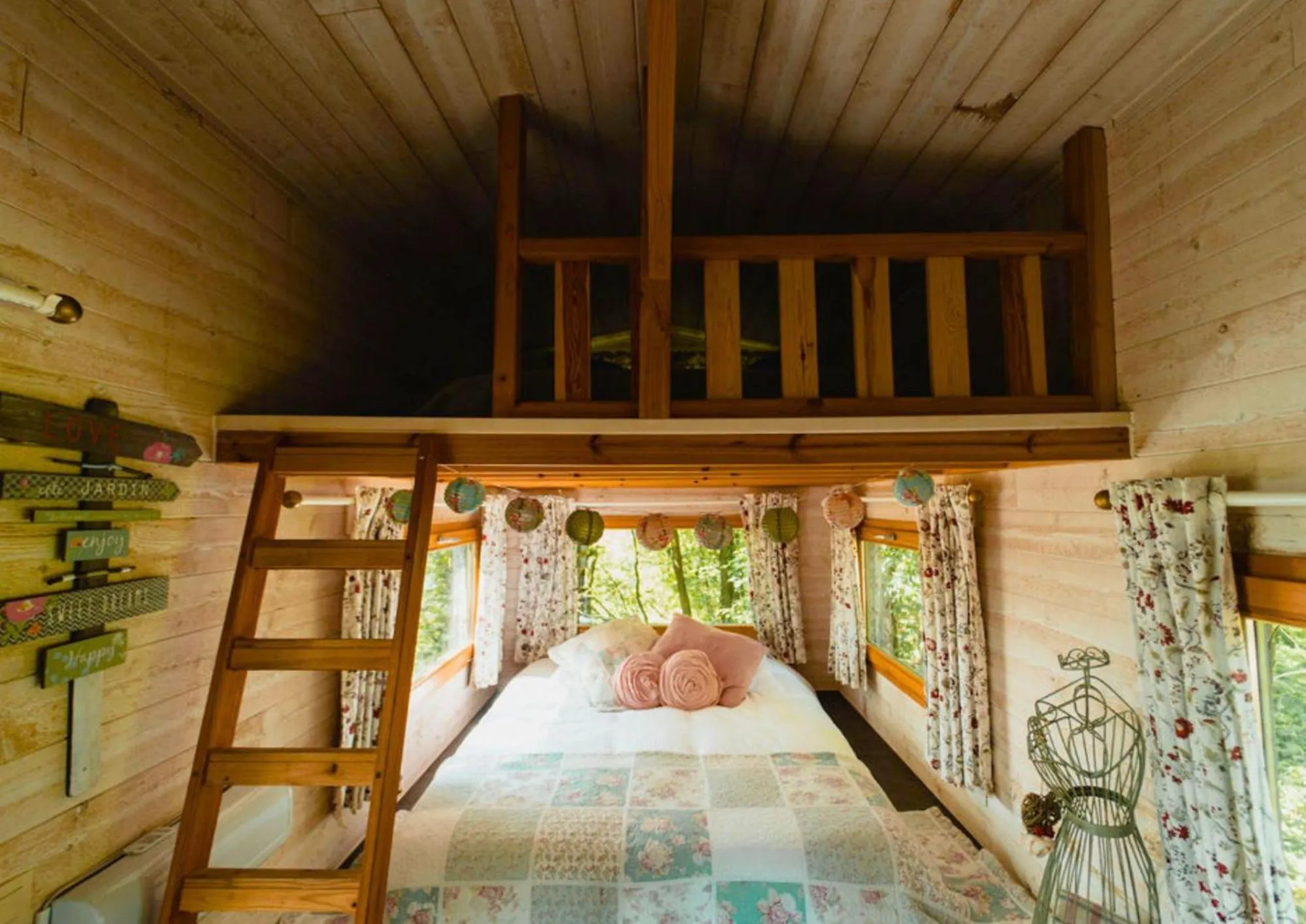 Bed in LES 7 MEUSES - Restaurant & Hébergements HÔTELIERS - INSOLITES - WELLNESS - GÎTES