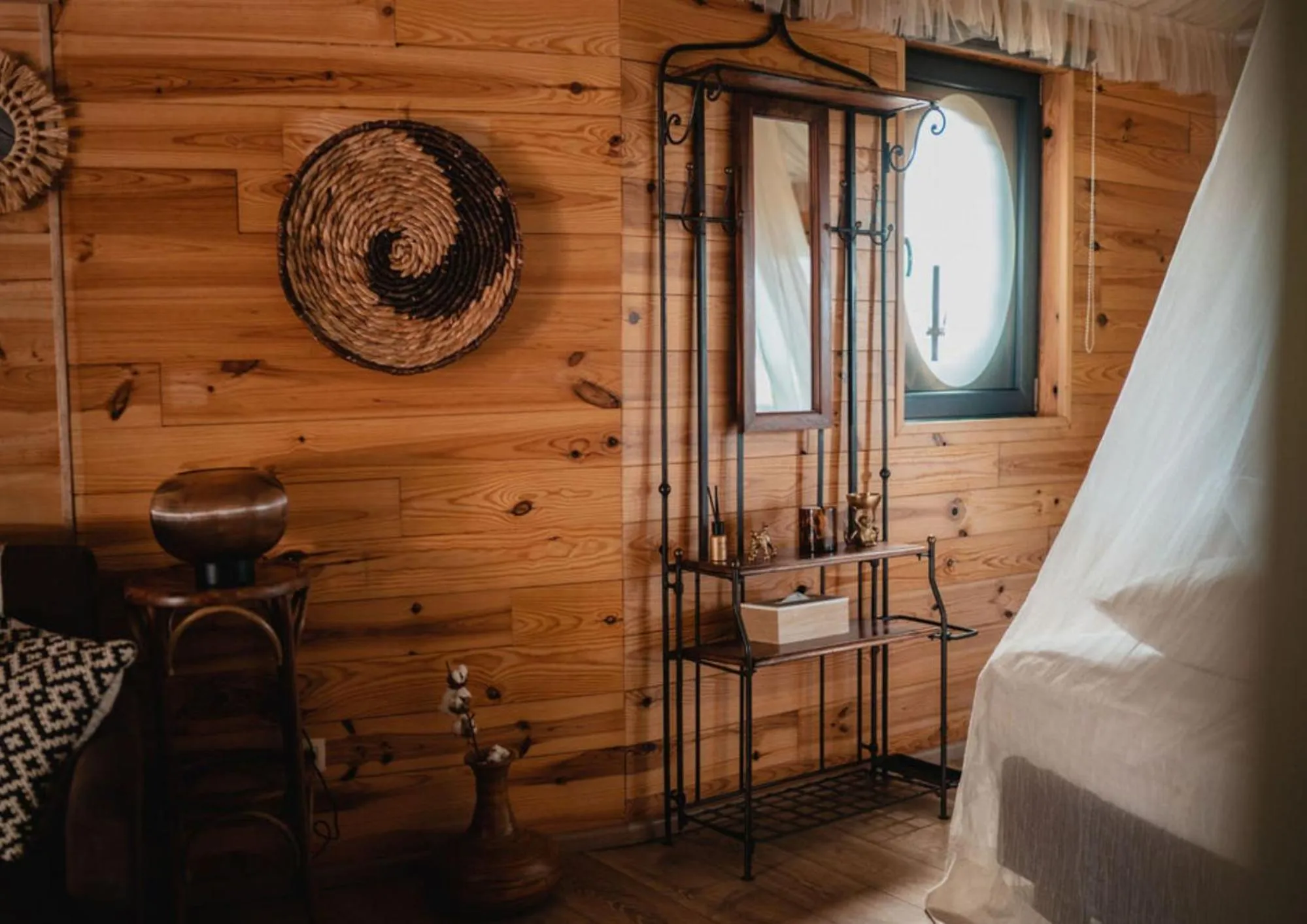 LES 7 MEUSES - Restaurant & Hébergements HÔTELIERS - INSOLITES - WELLNESS - GÎTES