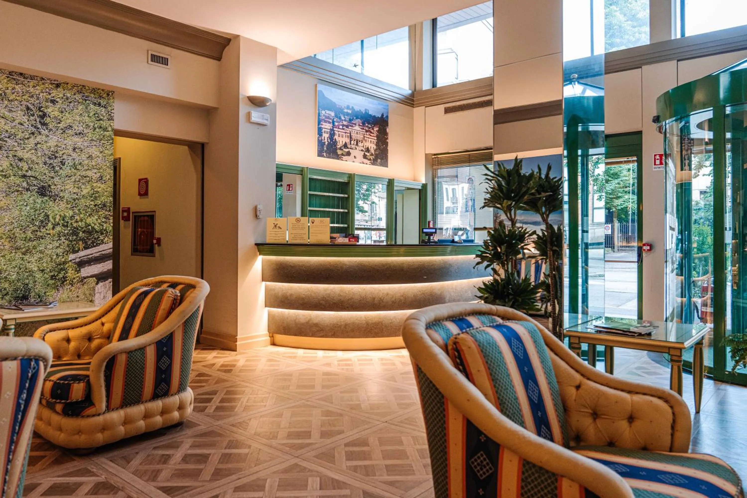 Lobby or reception in Crystal Hotel Varese