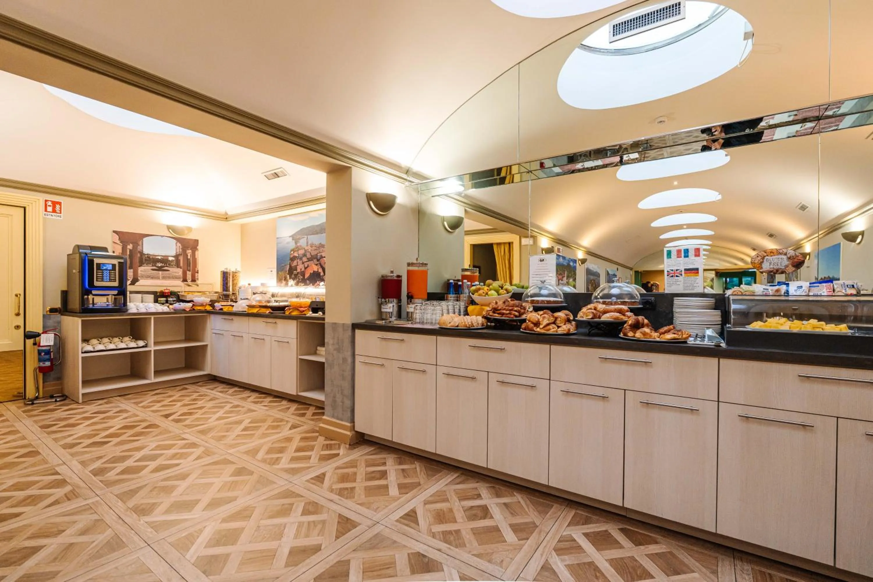 Food in Crystal Hotel Varese