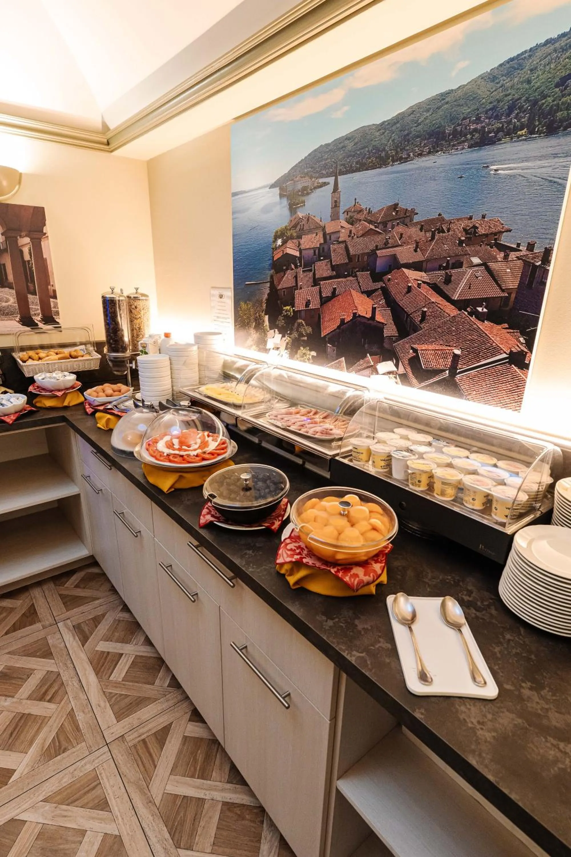 Buffet breakfast in Crystal Hotel Varese