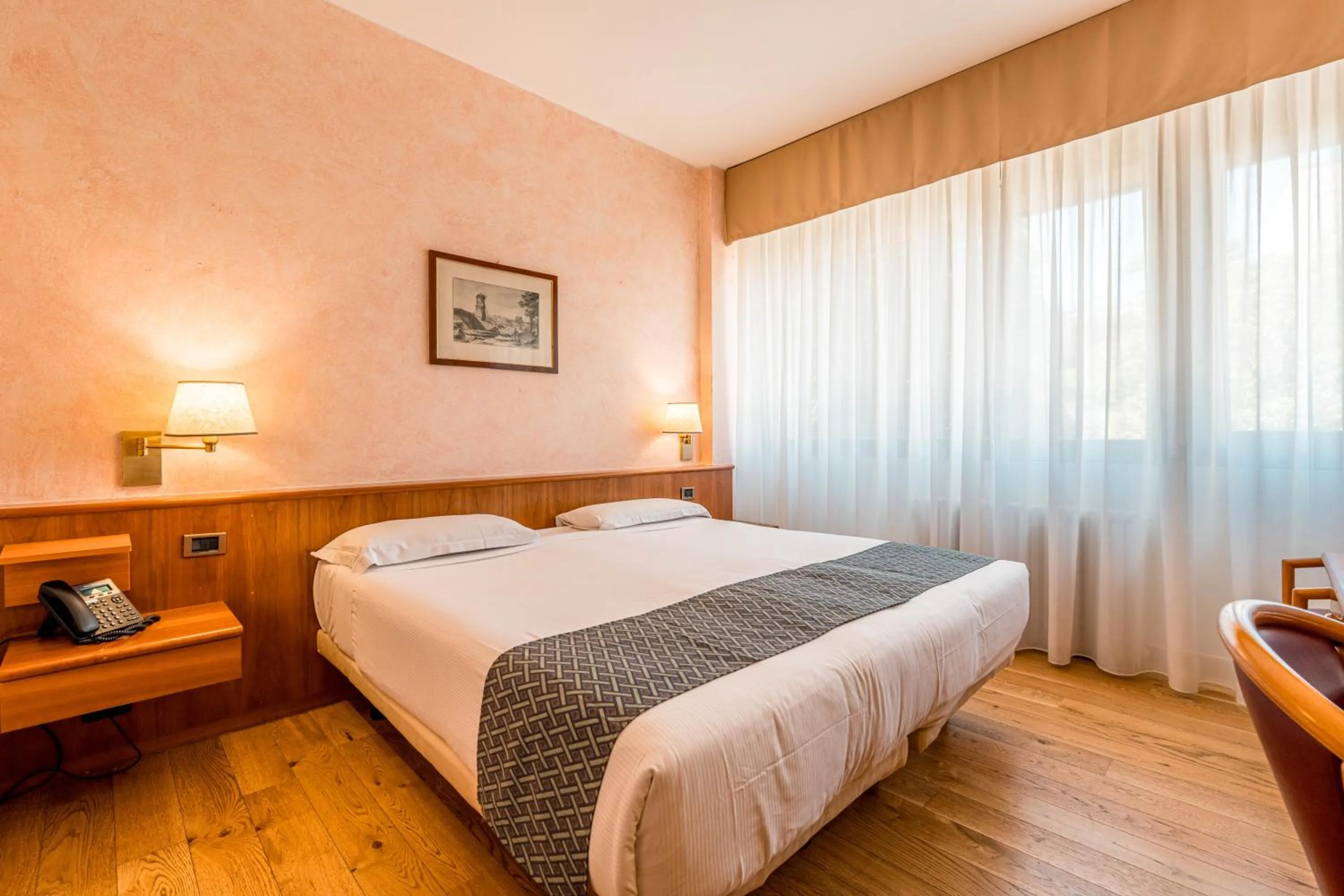 Bedroom, Bed in Crystal Hotel Varese