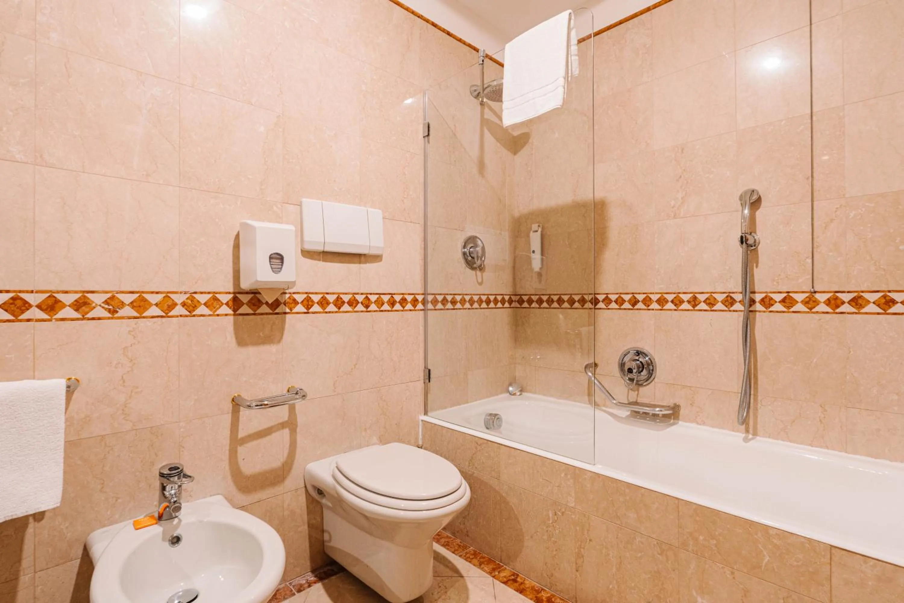 Bath in Crystal Hotel Varese