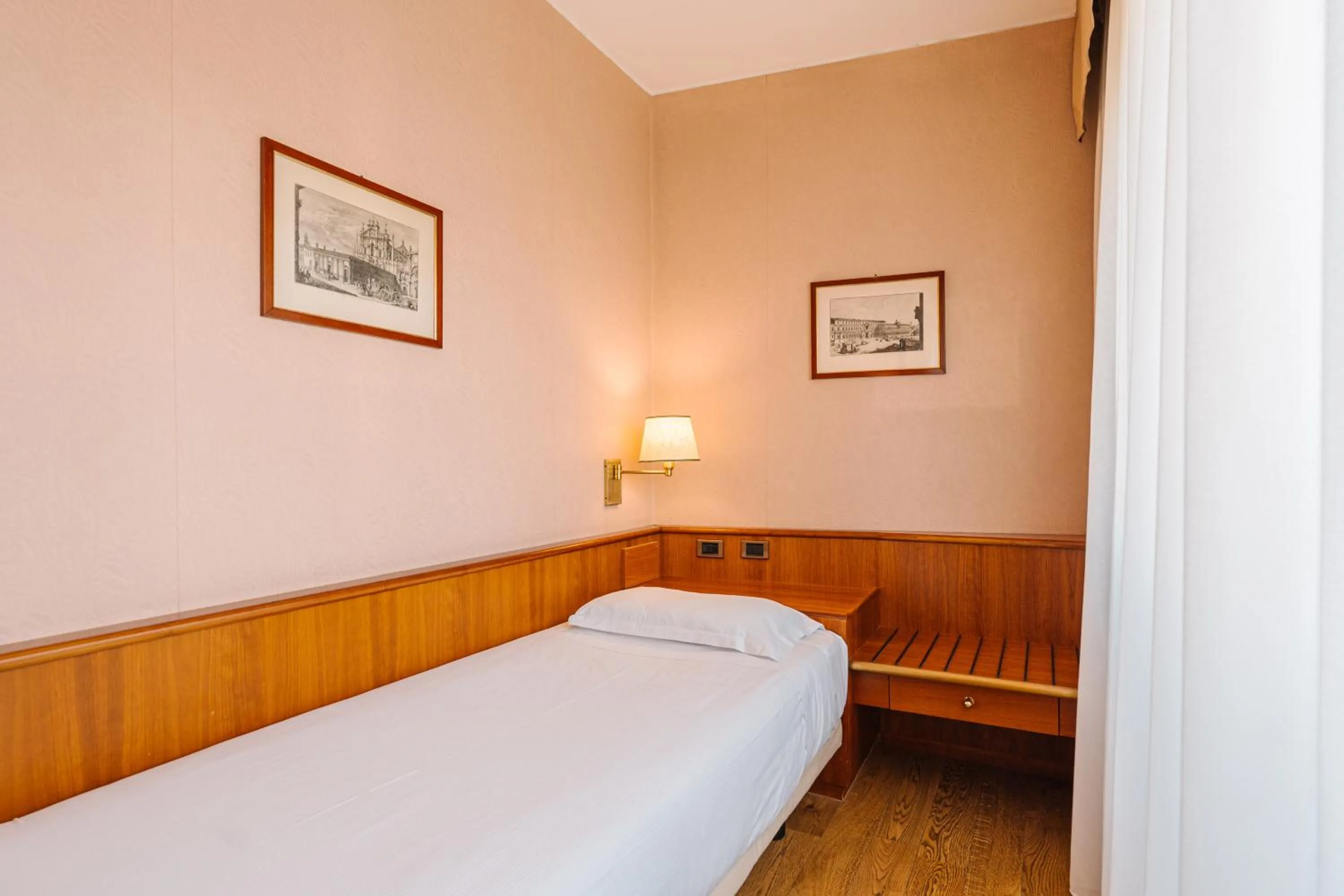 Bed in Crystal Hotel Varese