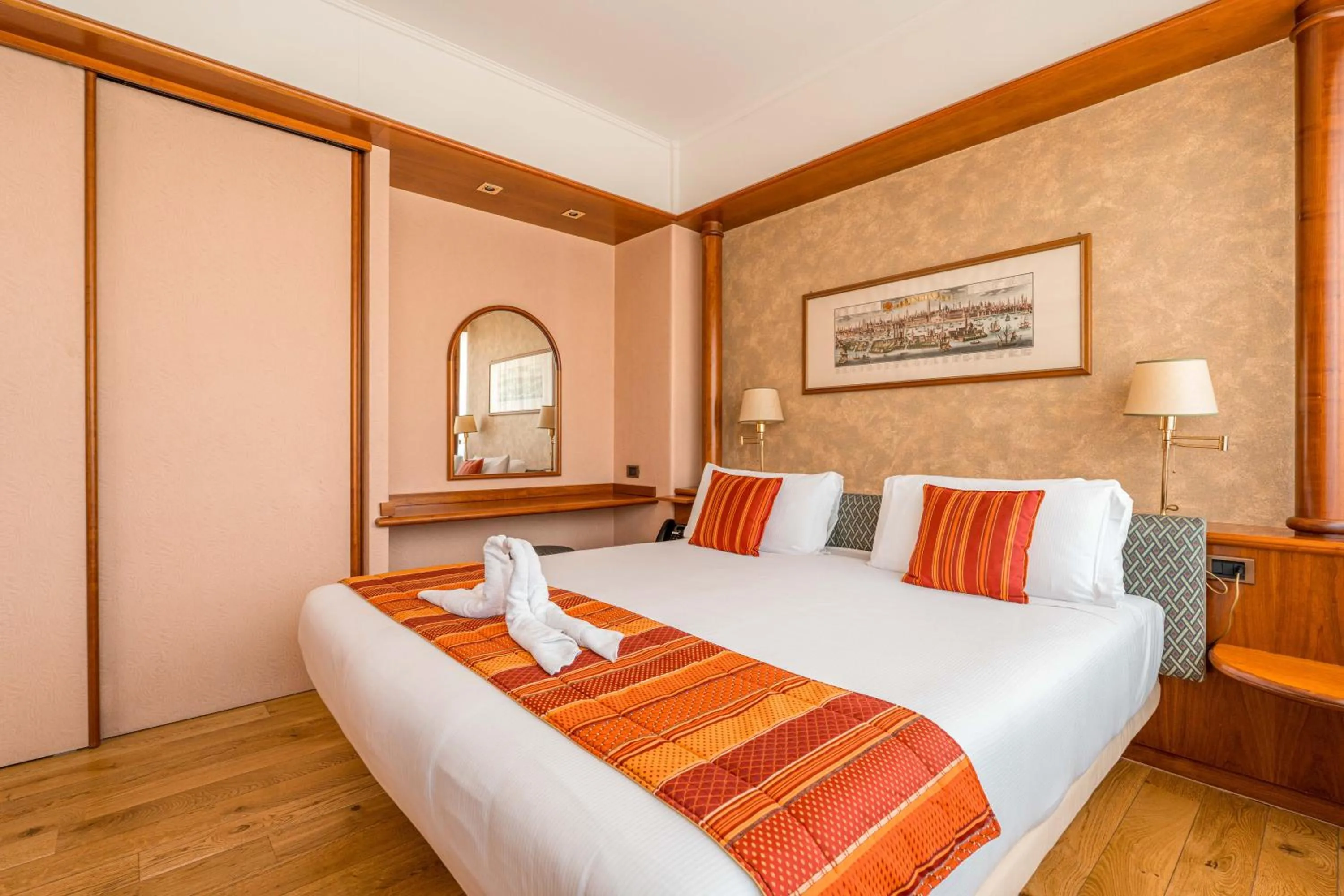 Photo of the whole room, Bed in Crystal Hotel Varese