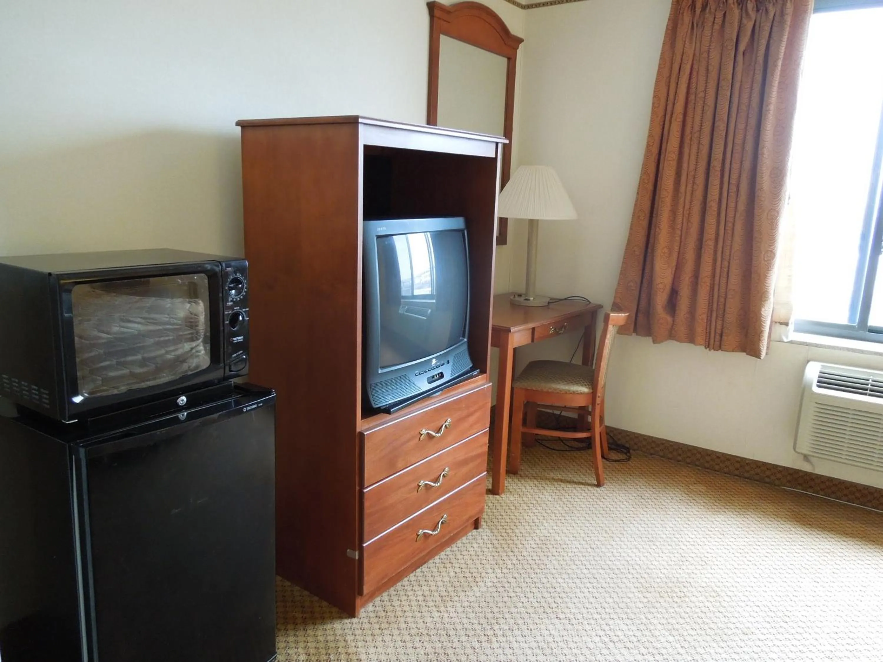 TV and multimedia in Red Carpet Inn Brooklyn