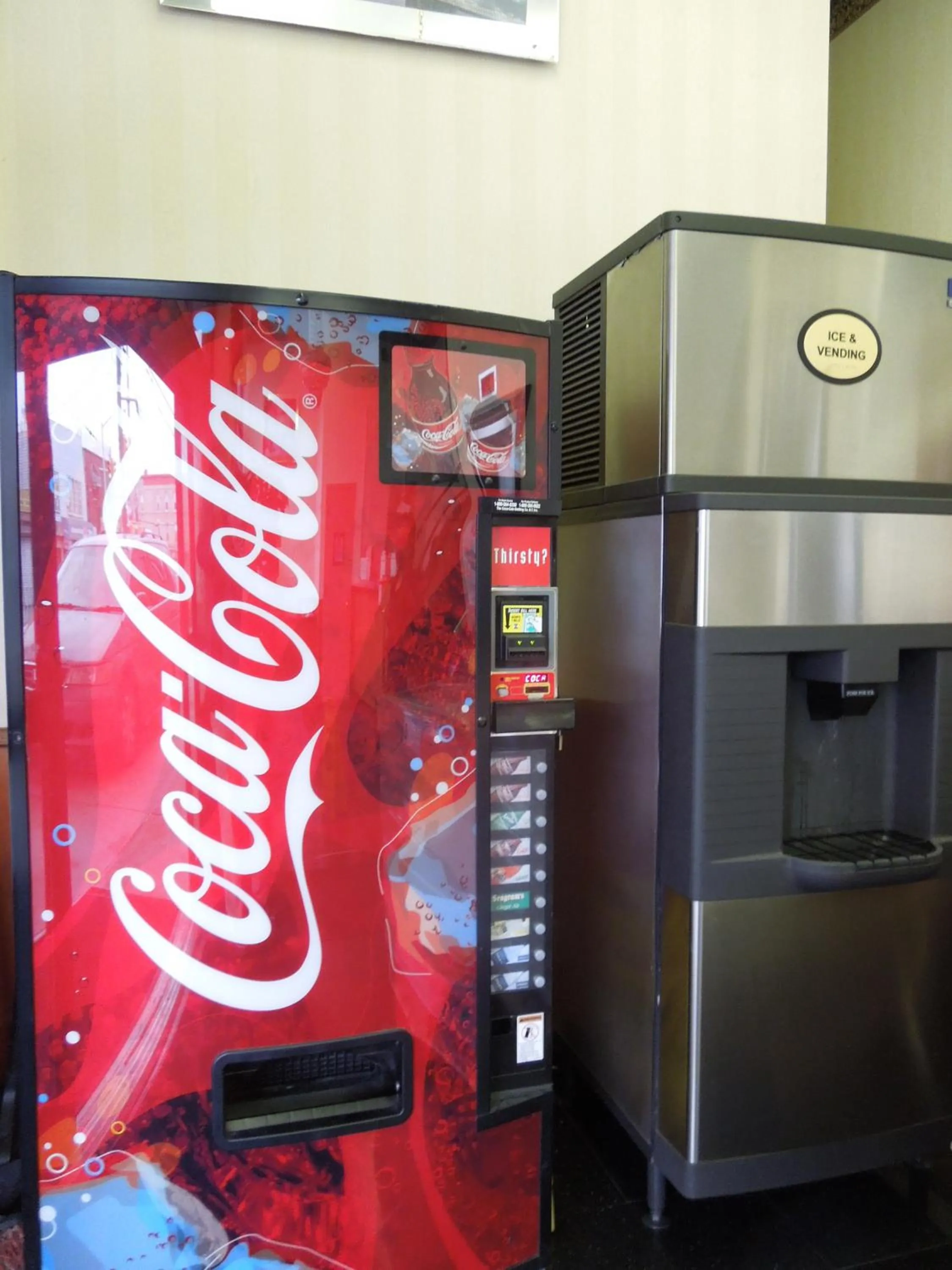 Drinks in Red Carpet Inn Brooklyn