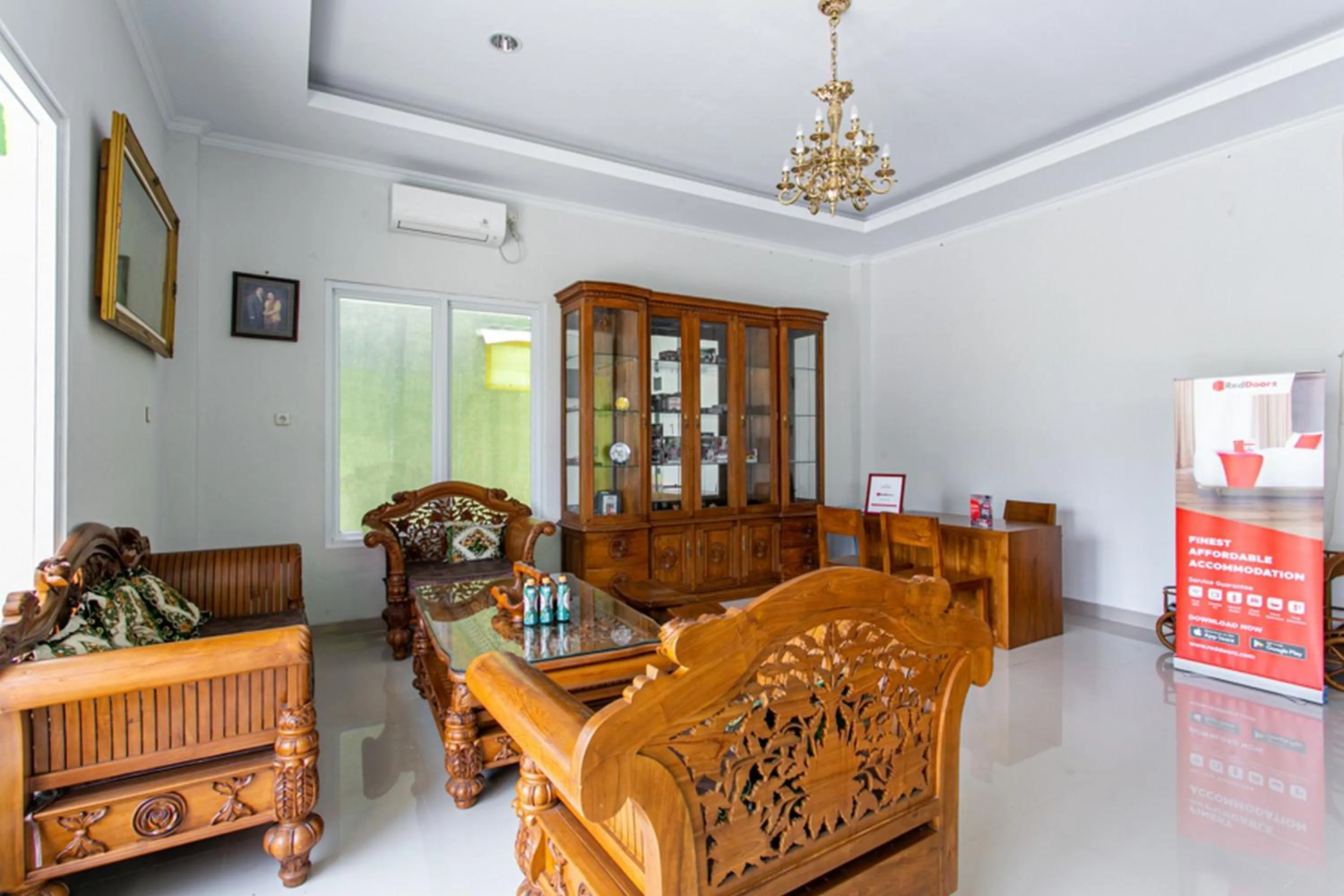 Lobby or reception in RedDoorz near Universitas Muhammadiyah Yogyakarta