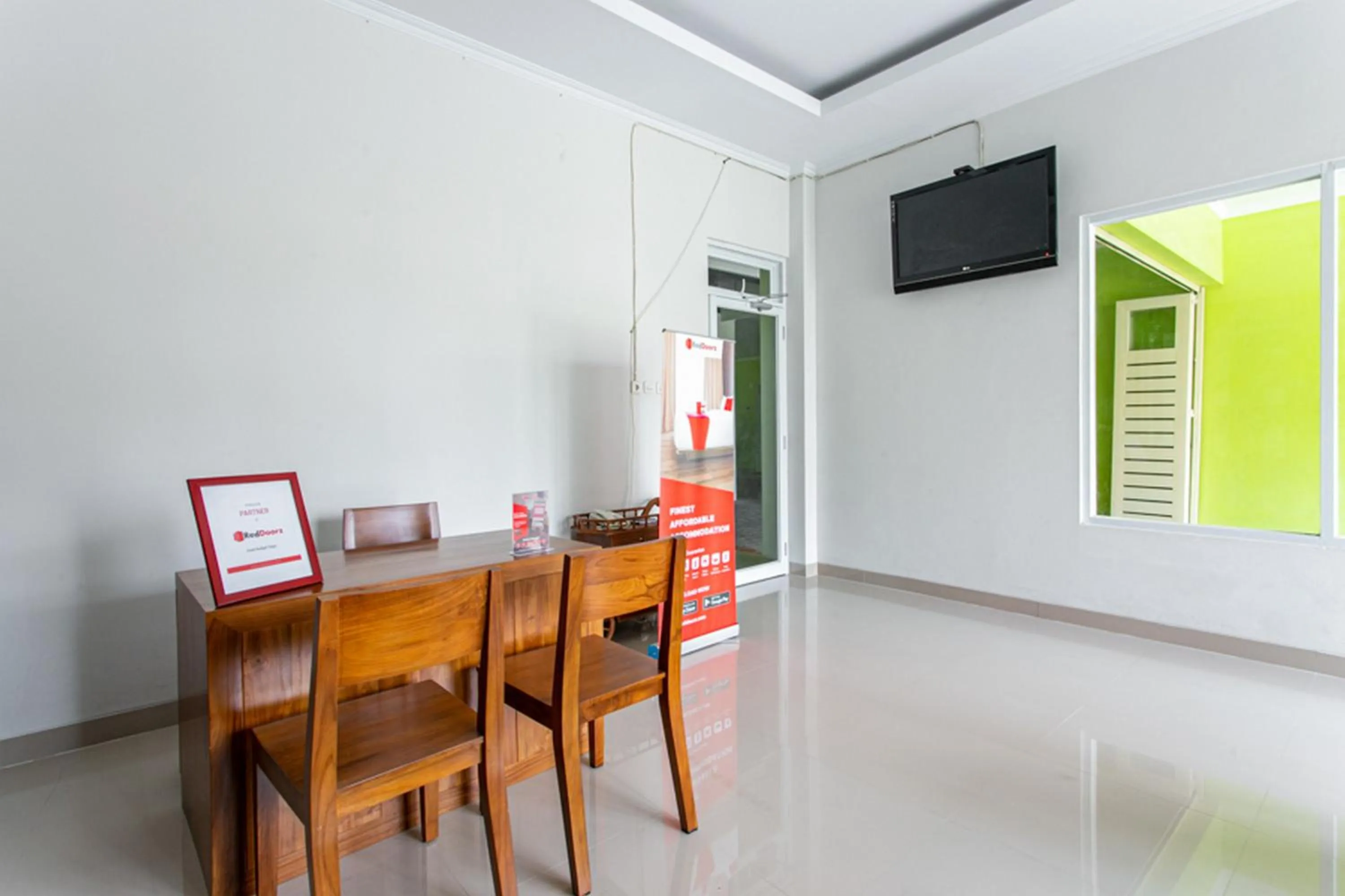 Lobby or reception in RedDoorz near Universitas Muhammadiyah Yogyakarta