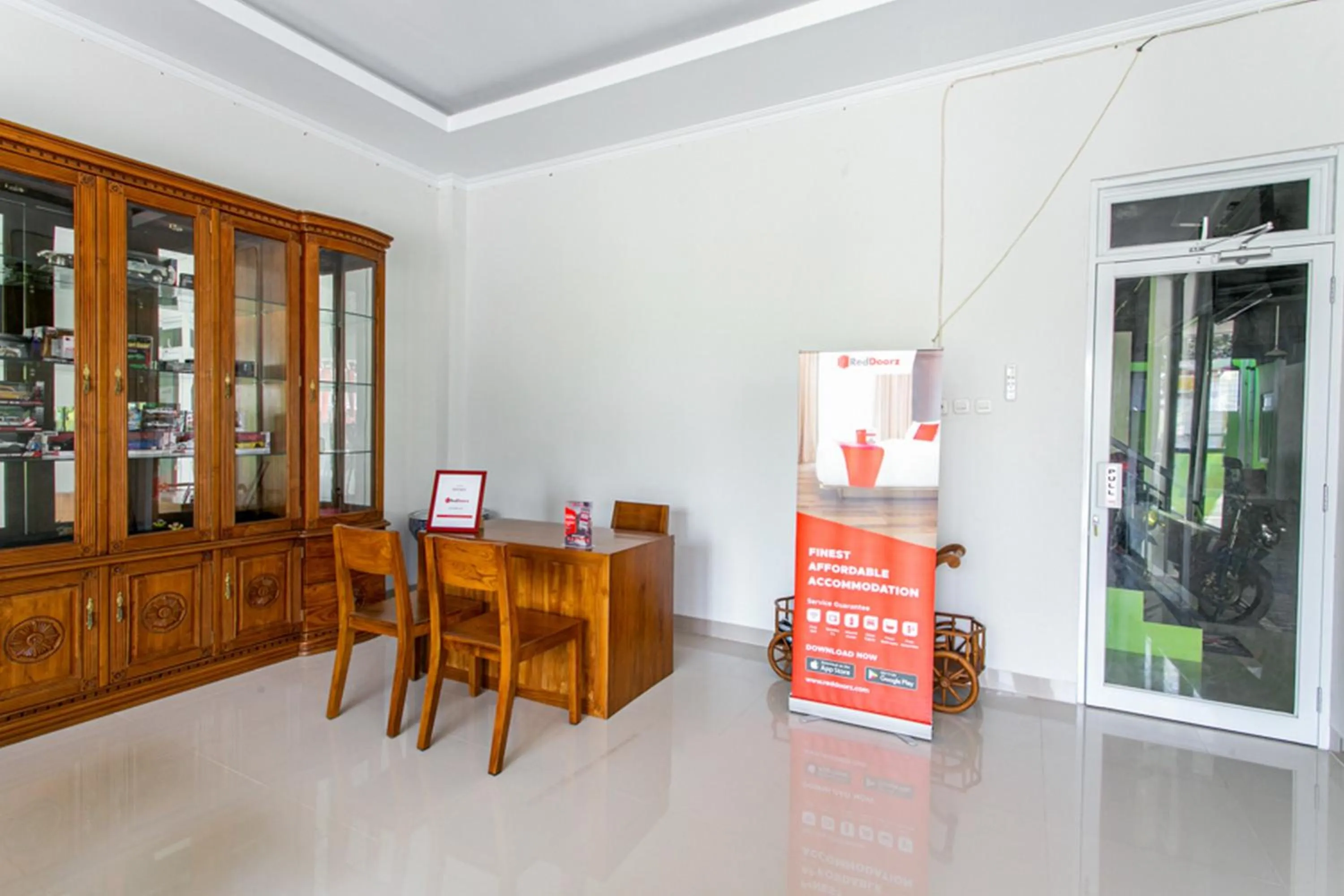 Lobby or reception in RedDoorz near Universitas Muhammadiyah Yogyakarta