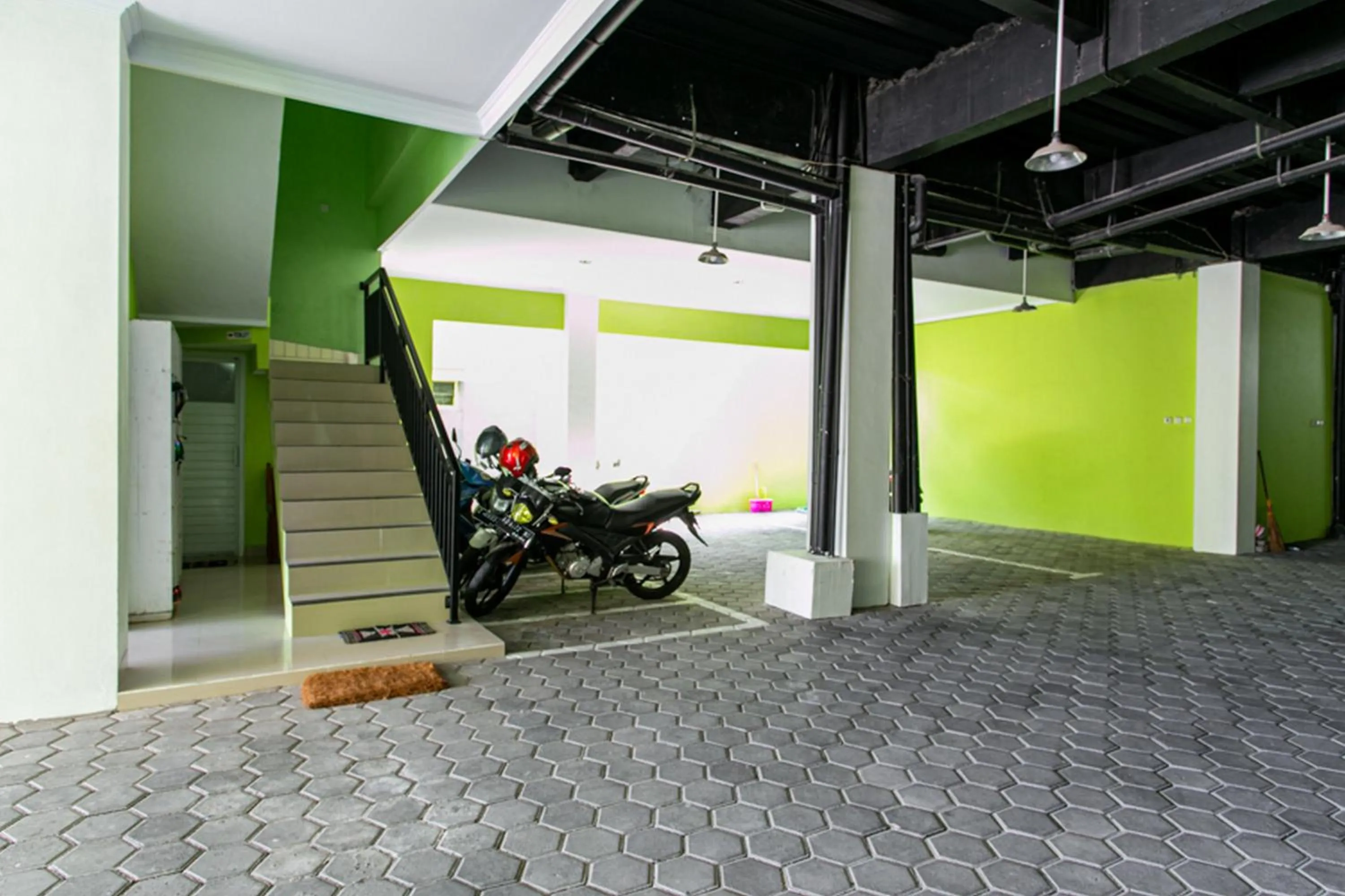 Facade/entrance in RedDoorz near Universitas Muhammadiyah Yogyakarta