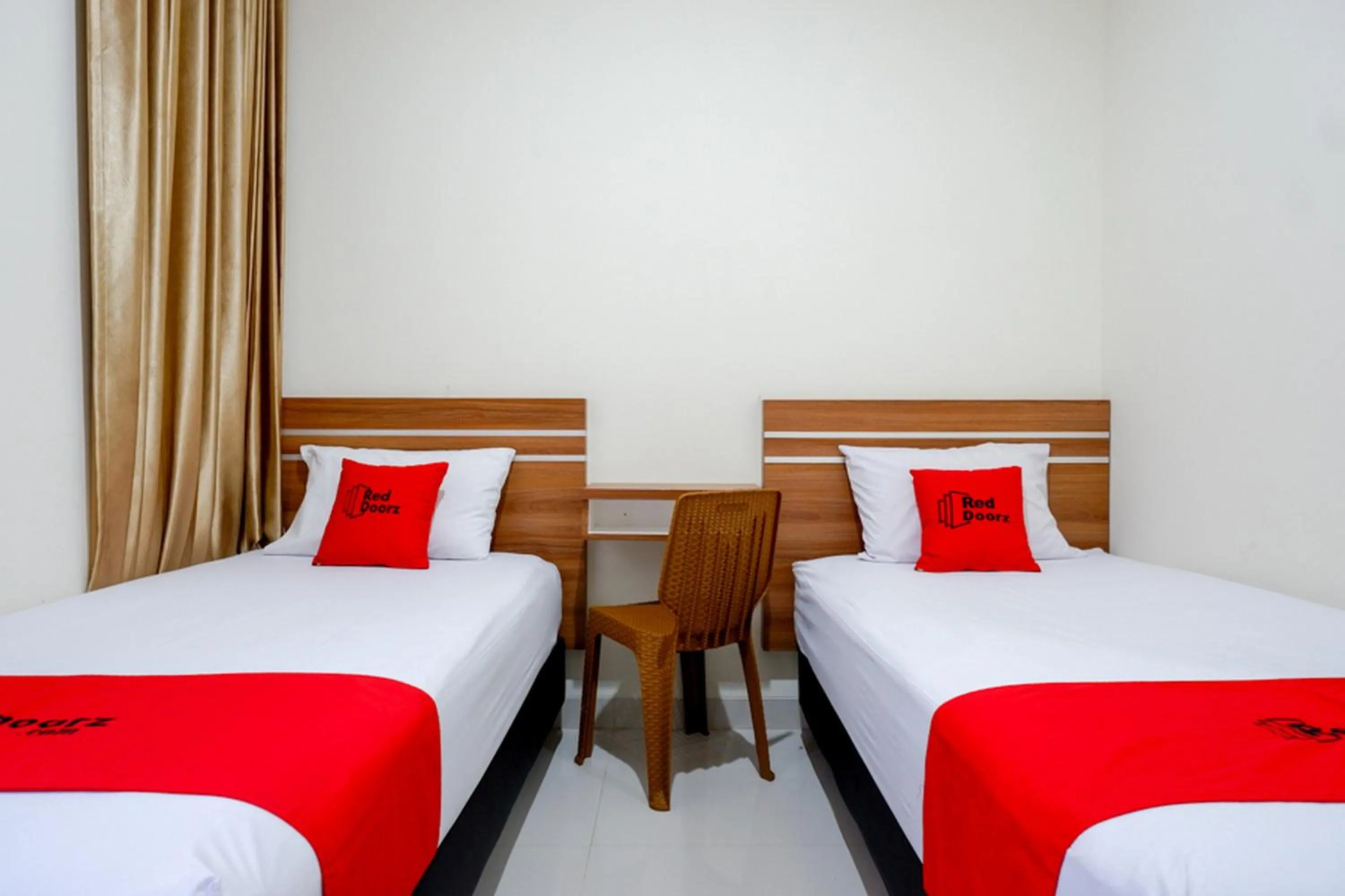 Bed in RedDoorz near Living Plaza Purwokerto