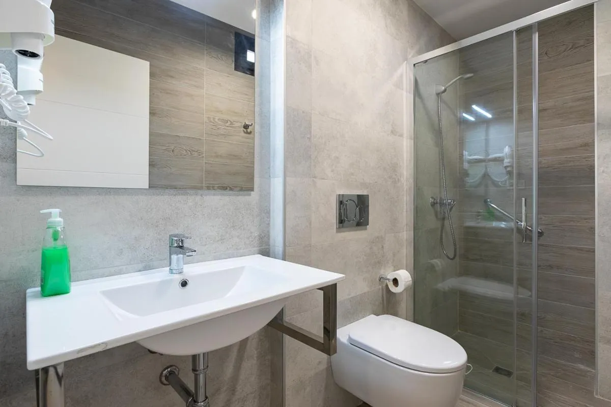 Bathroom in Apartamentos Guerrero 3