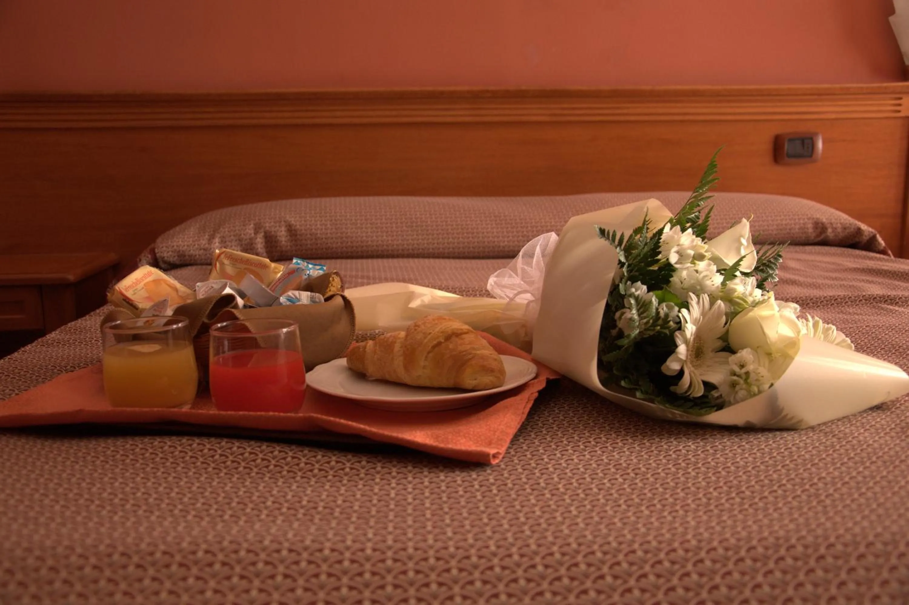 Food and drinks, Bed in Hotel La Grotte