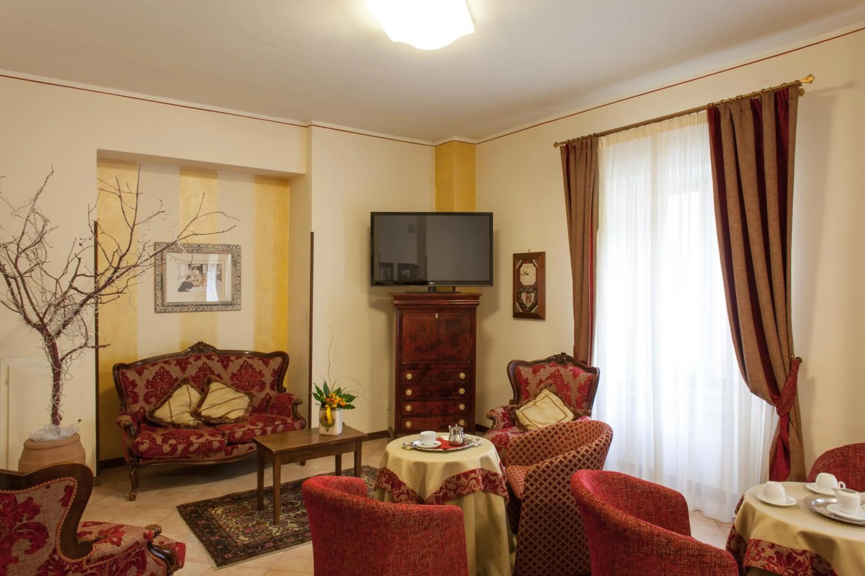 Communal lounge/ TV room in Hotel Fabbrini