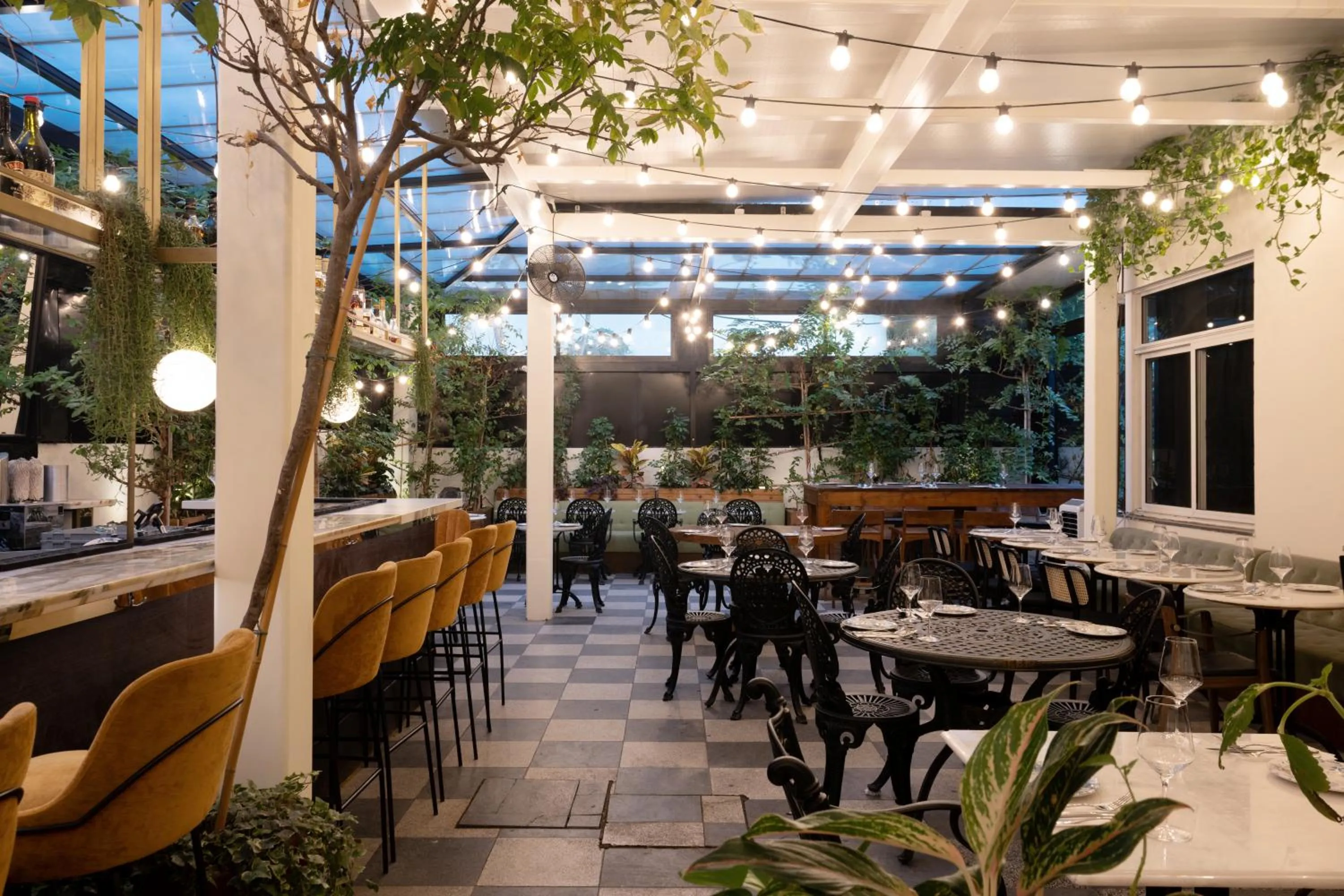 Restaurant/places to eat in Theodor Brown Rothschild Tel-Aviv, a member of Brown Hotels