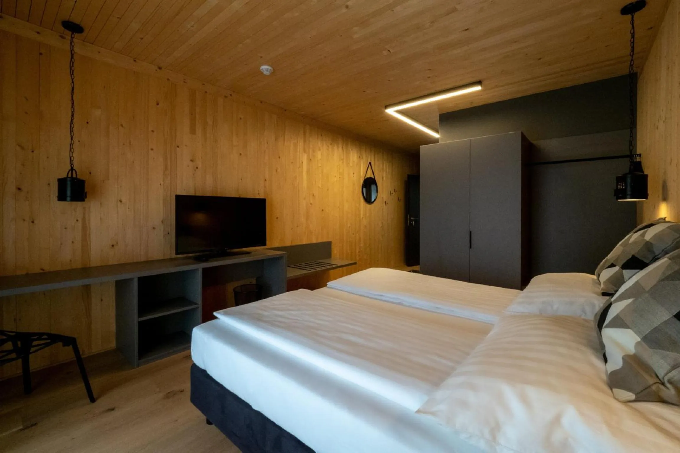 TV and multimedia, Bed in GästeHAUS & HOFladen Familie Öllerer