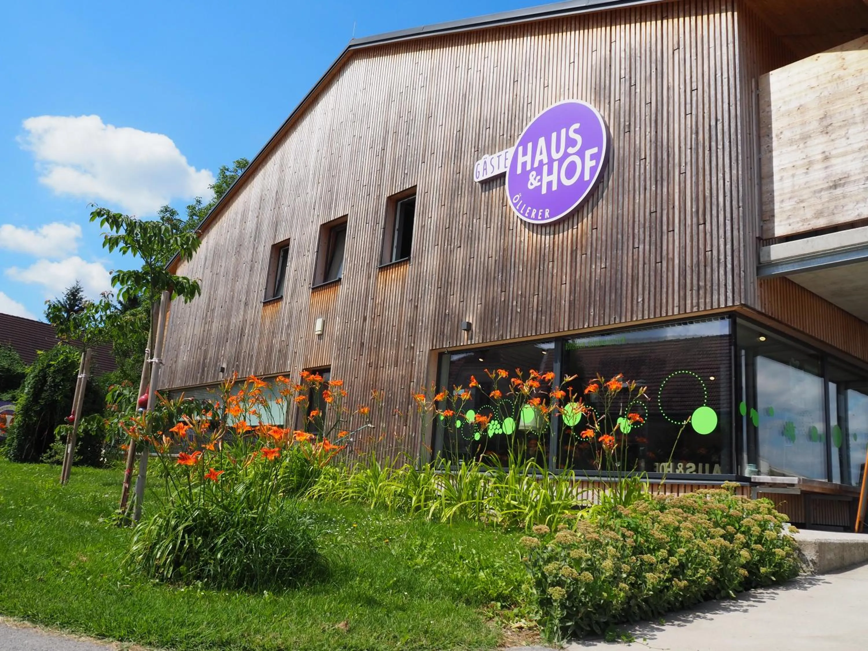 Property building in GästeHAUS & HOFladen Familie Öllerer