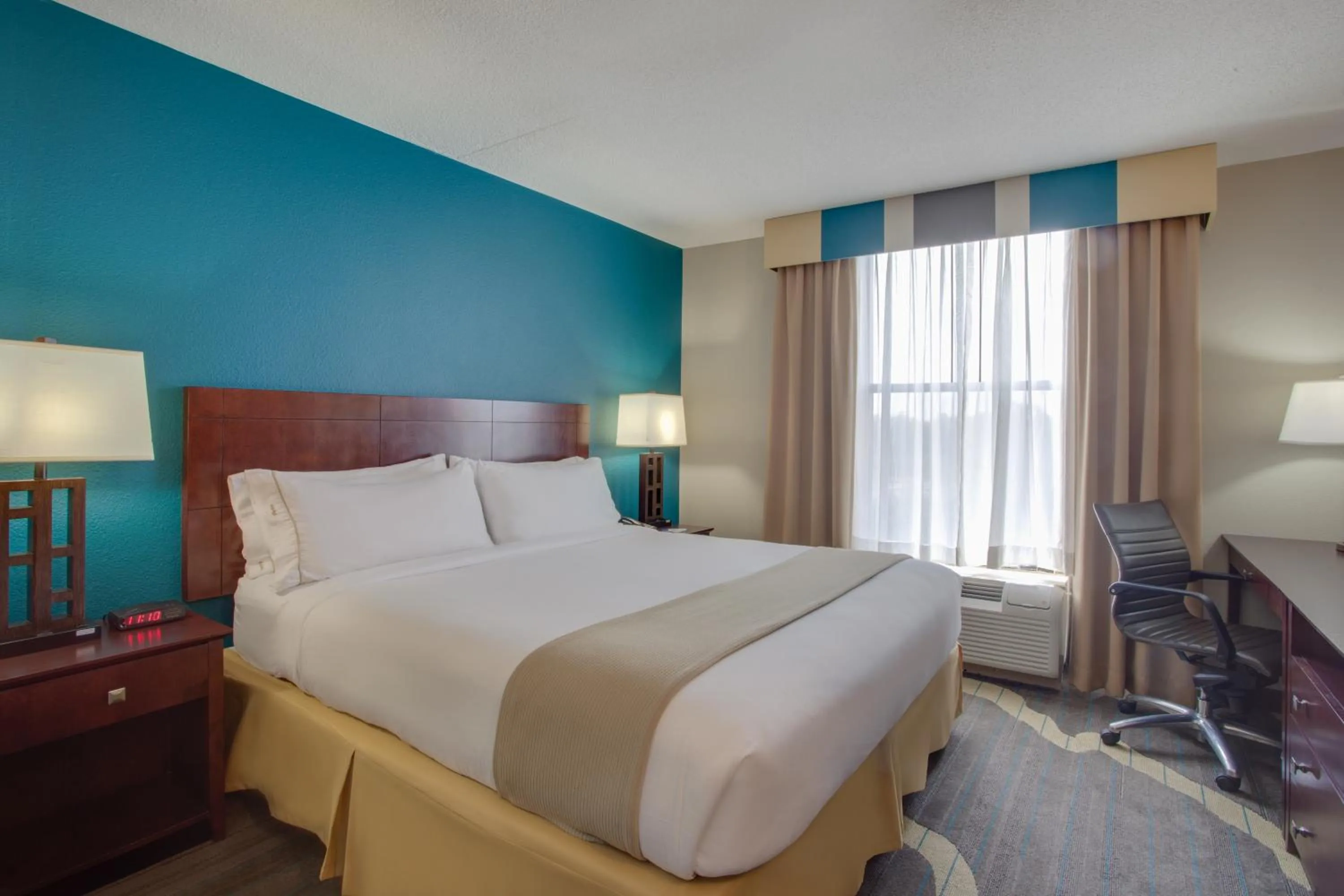 Bed in Holiday Inn Express Washington DC East- Andrews AFB by IHG