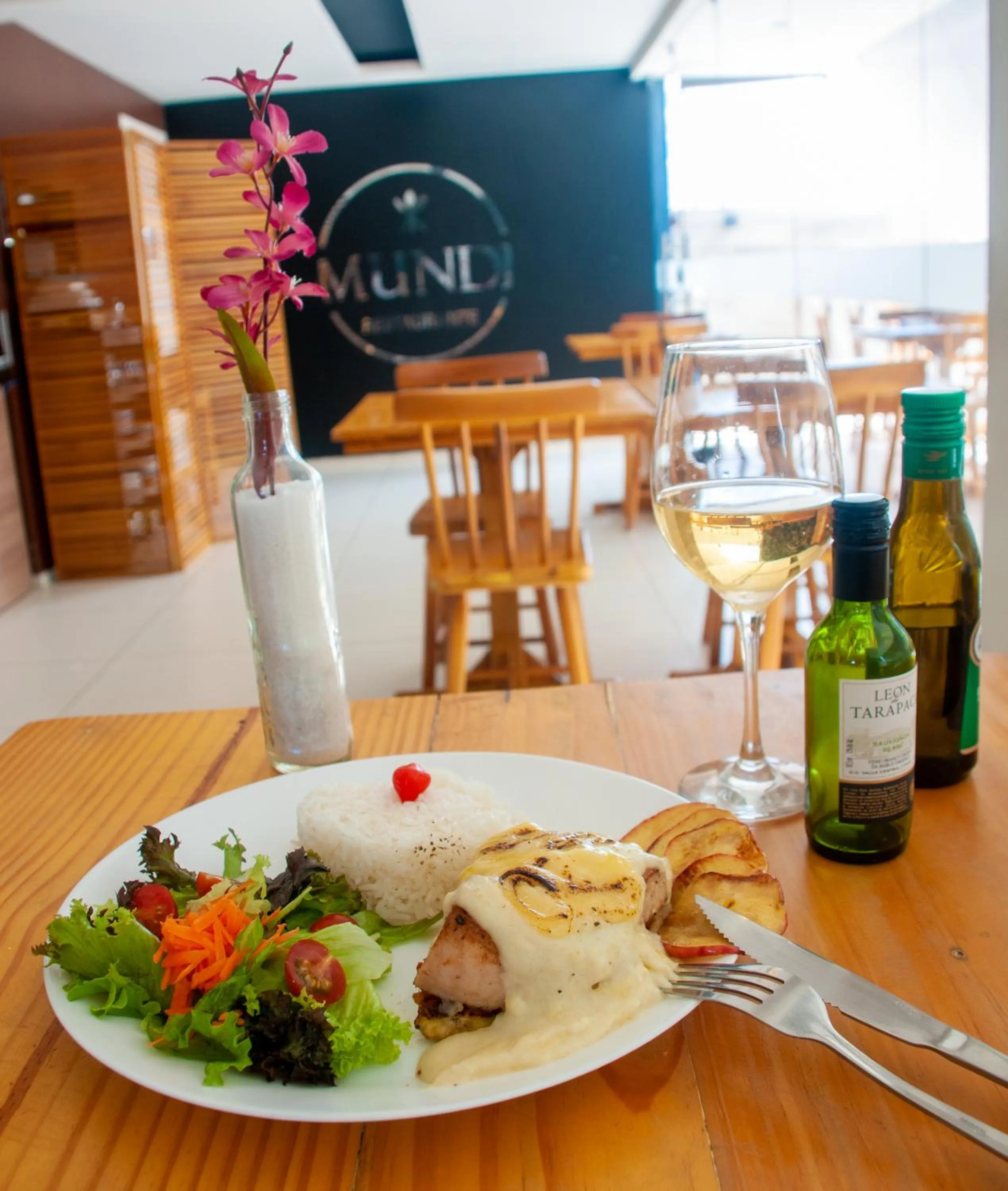 Restaurant/places to eat in Murano Center Hotel