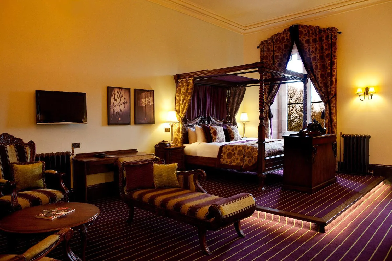 Bedroom, Bed in Peckforton Castle