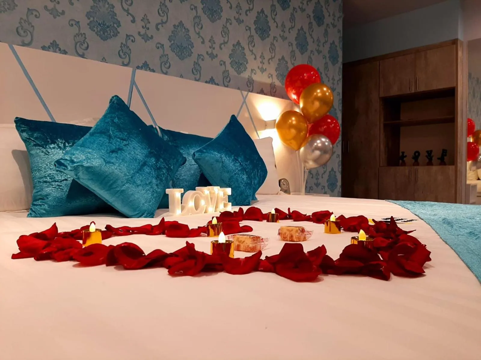 Decorative detail, Bed in Luma Plaza Hotel