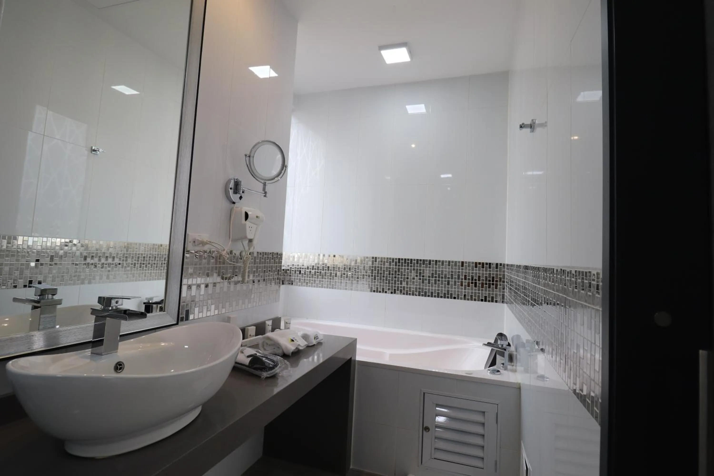 Bathroom in Luma Plaza Hotel