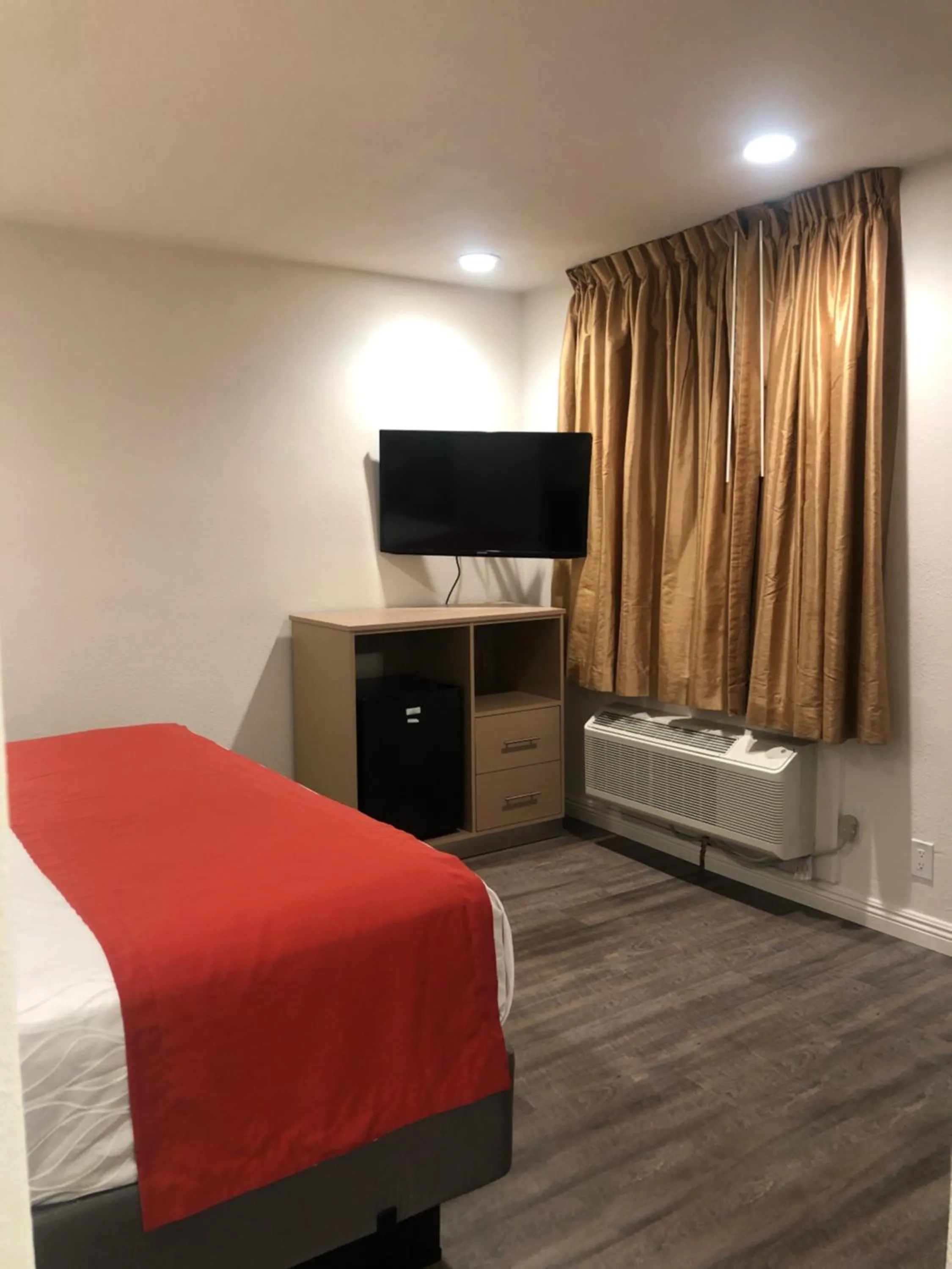 TV/Entertainment Center in Mission Inn