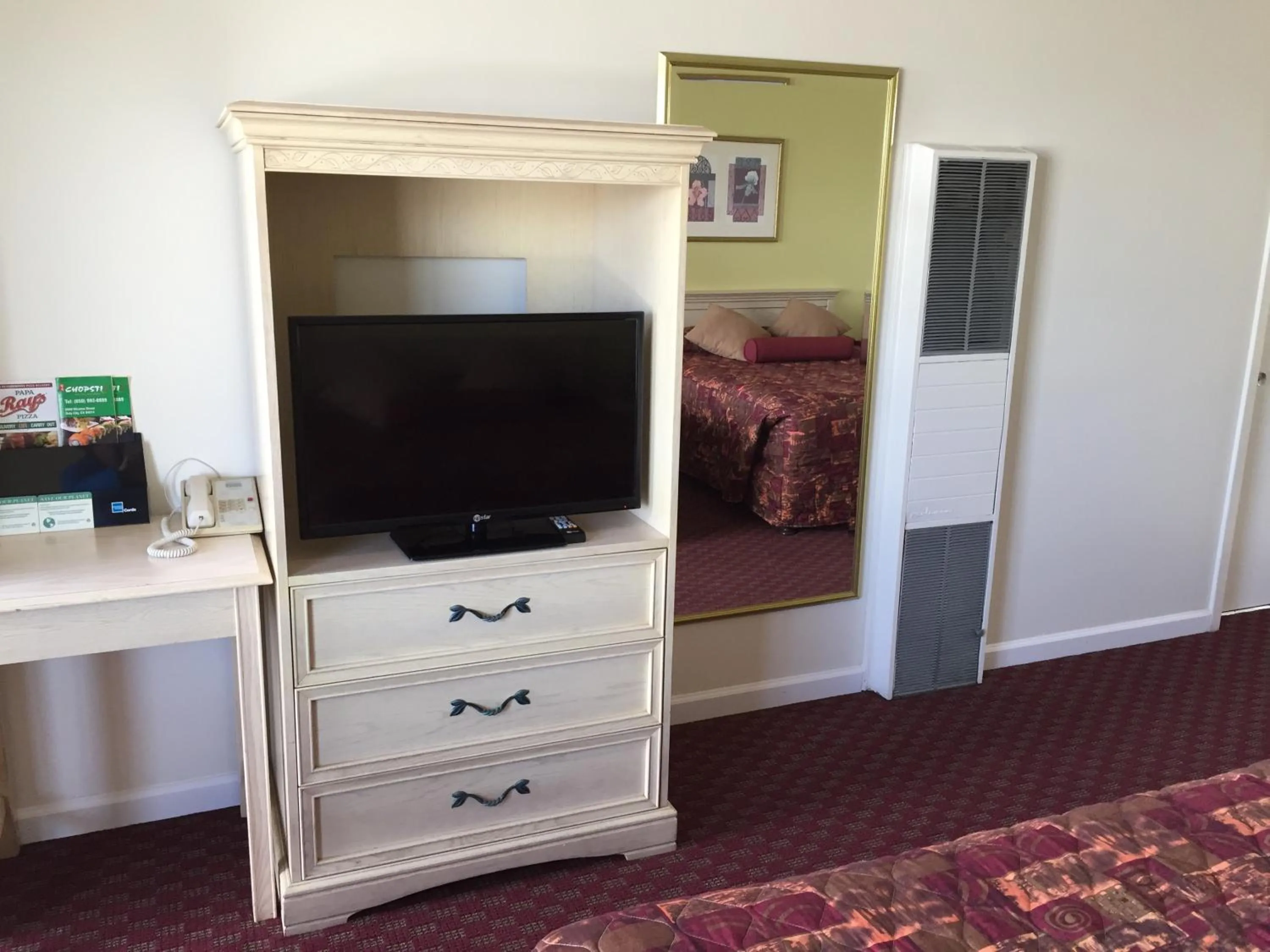 TV and multimedia, TV/Entertainment Center in Mission Inn