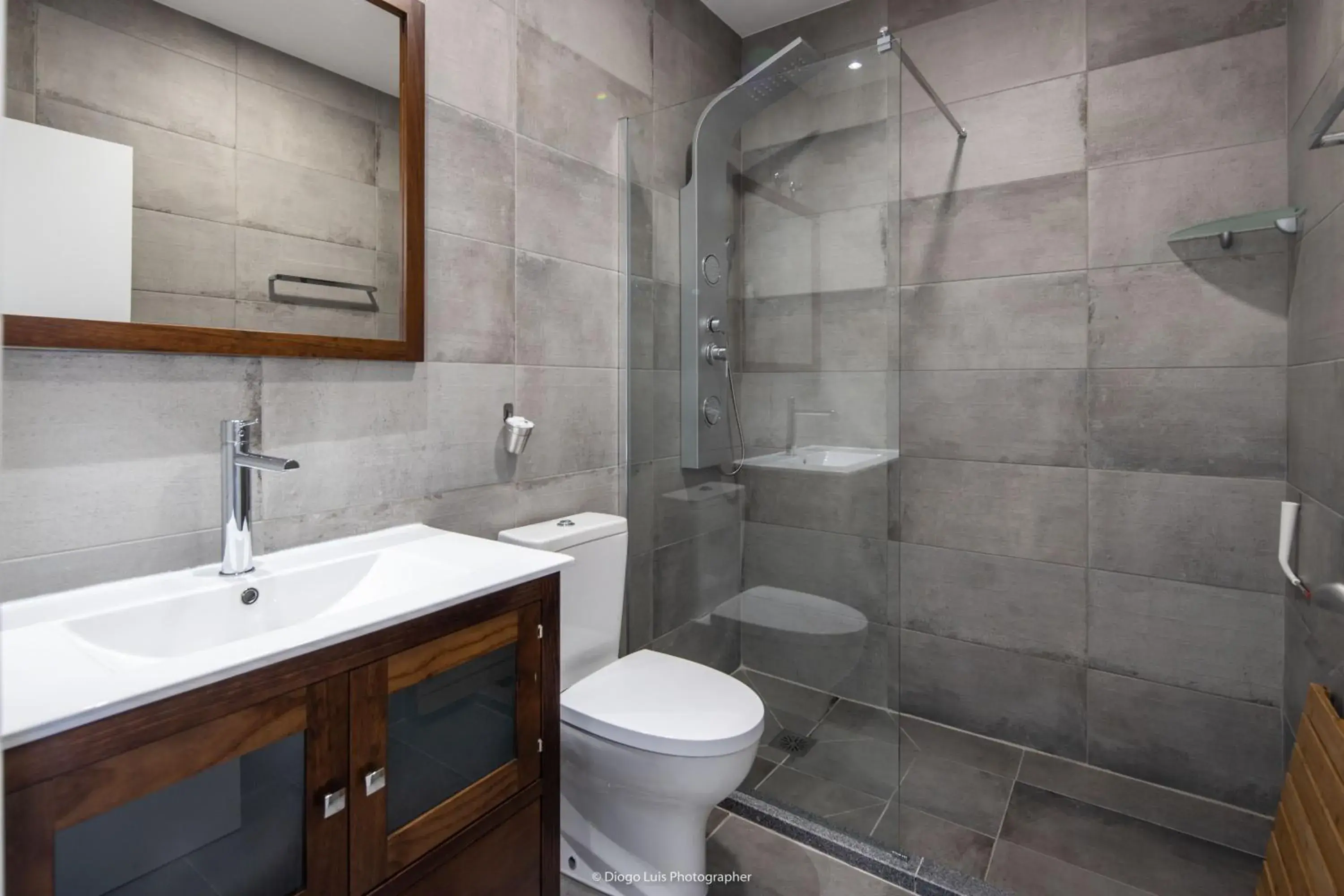 Deluxe Double Room in The Olive Hill Guesthouse Deluxe Double Room in The Olive Hill Guesthouse