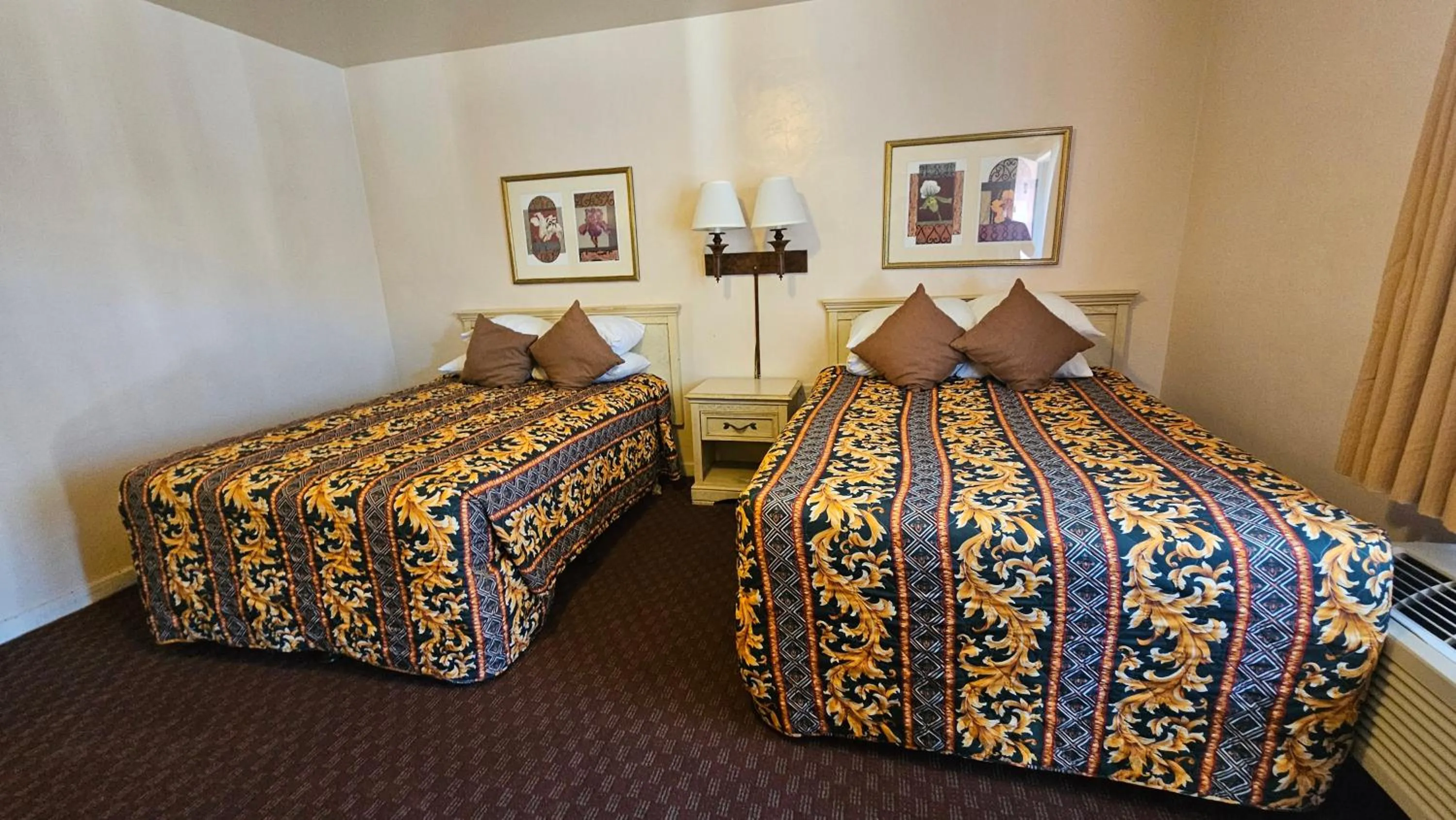 Bed in El Camino Inn