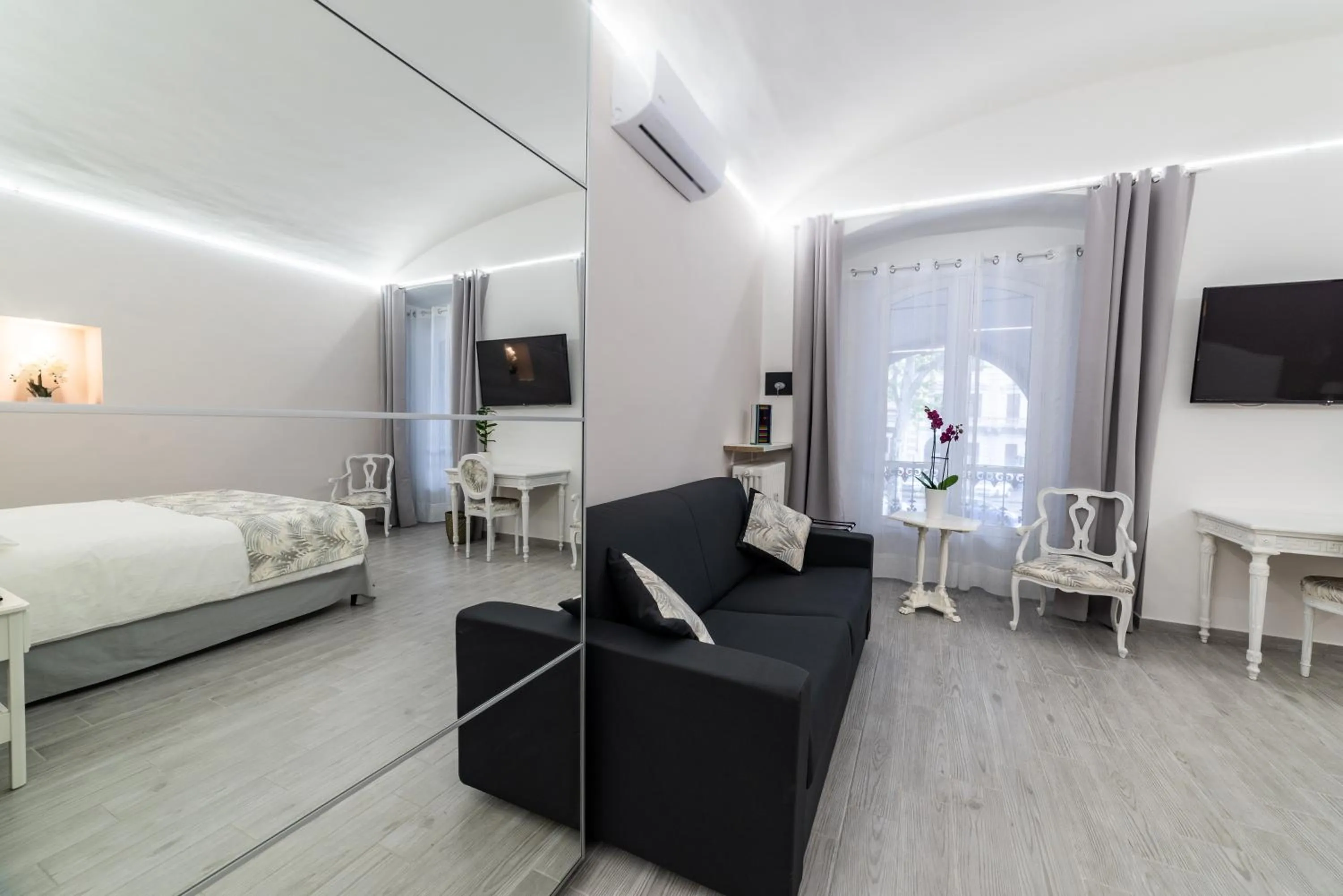 Photo of the whole room, Bed in Re Vittorio