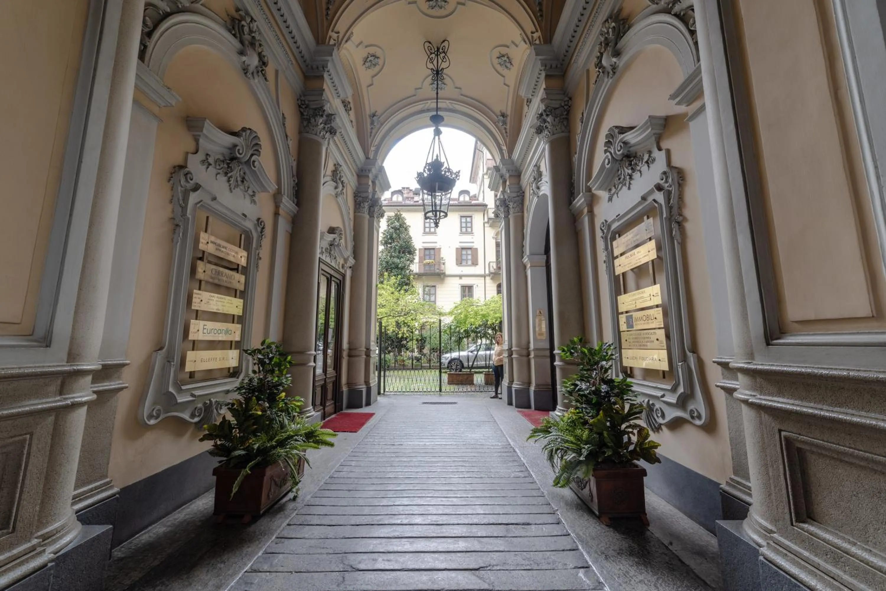 Facade/entrance in Re Vittorio