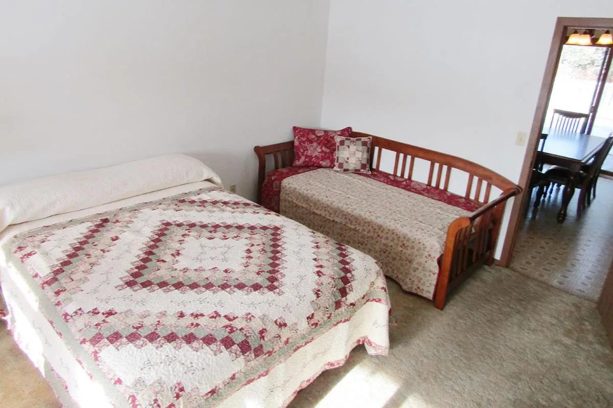 Bed in Freedom Ridge Cabins