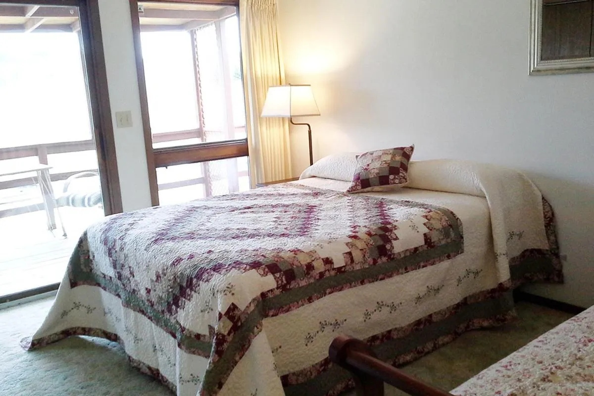 Bed in Freedom Ridge Cabins