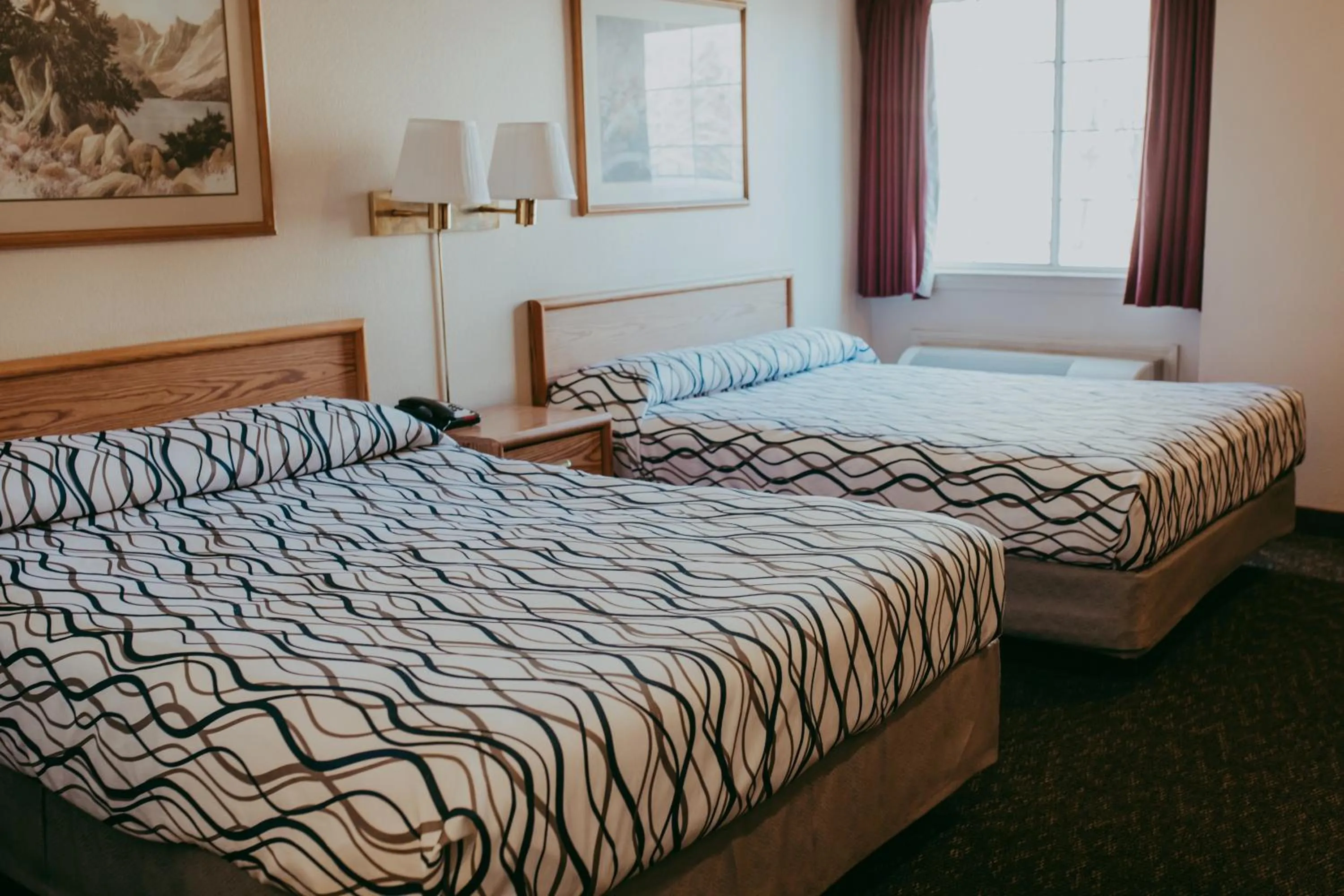 Bedroom, Bed in Carson City Plaza Hotel