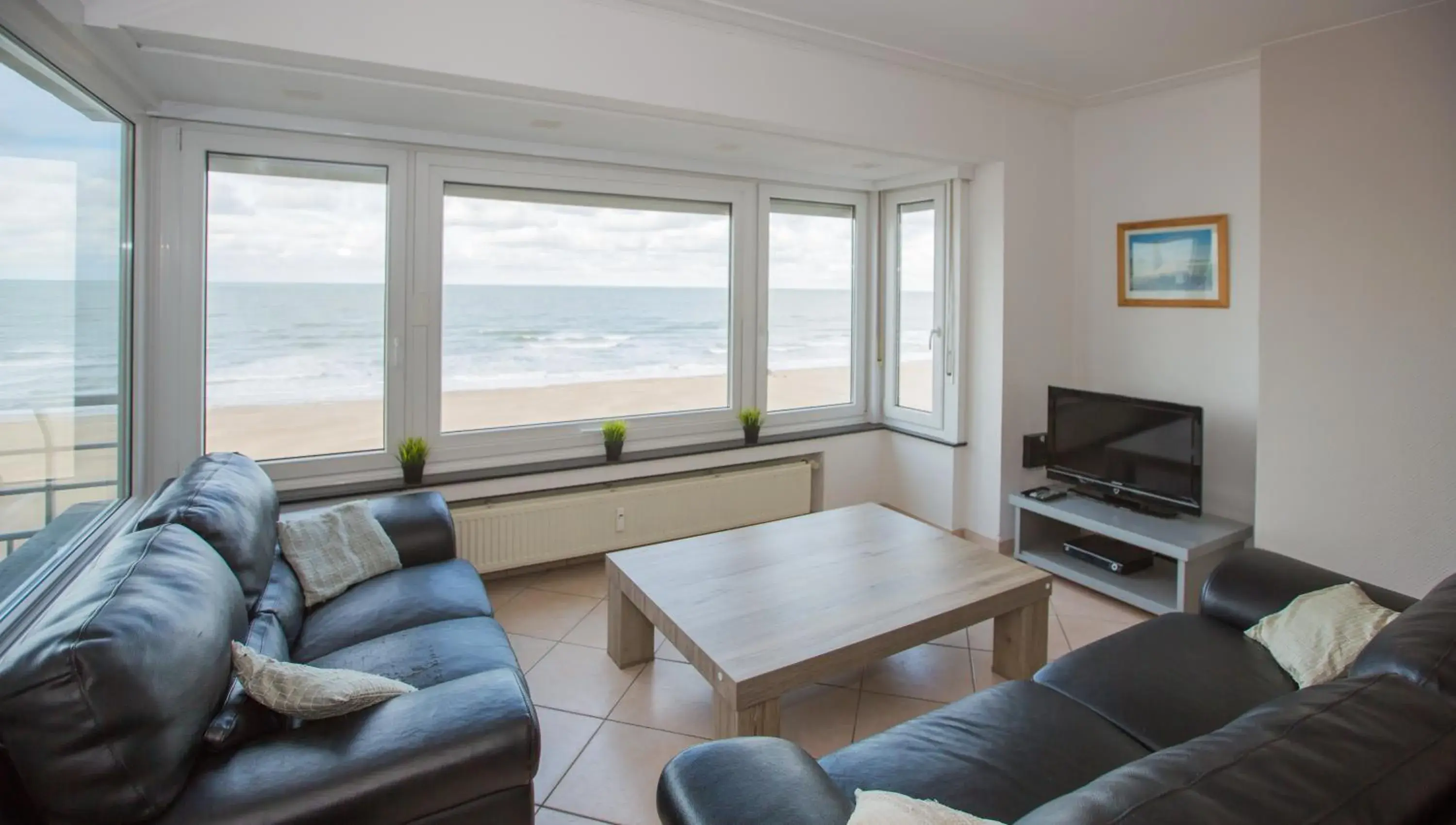 Bright Apartment With Sea View Bright Apartment With Sea View