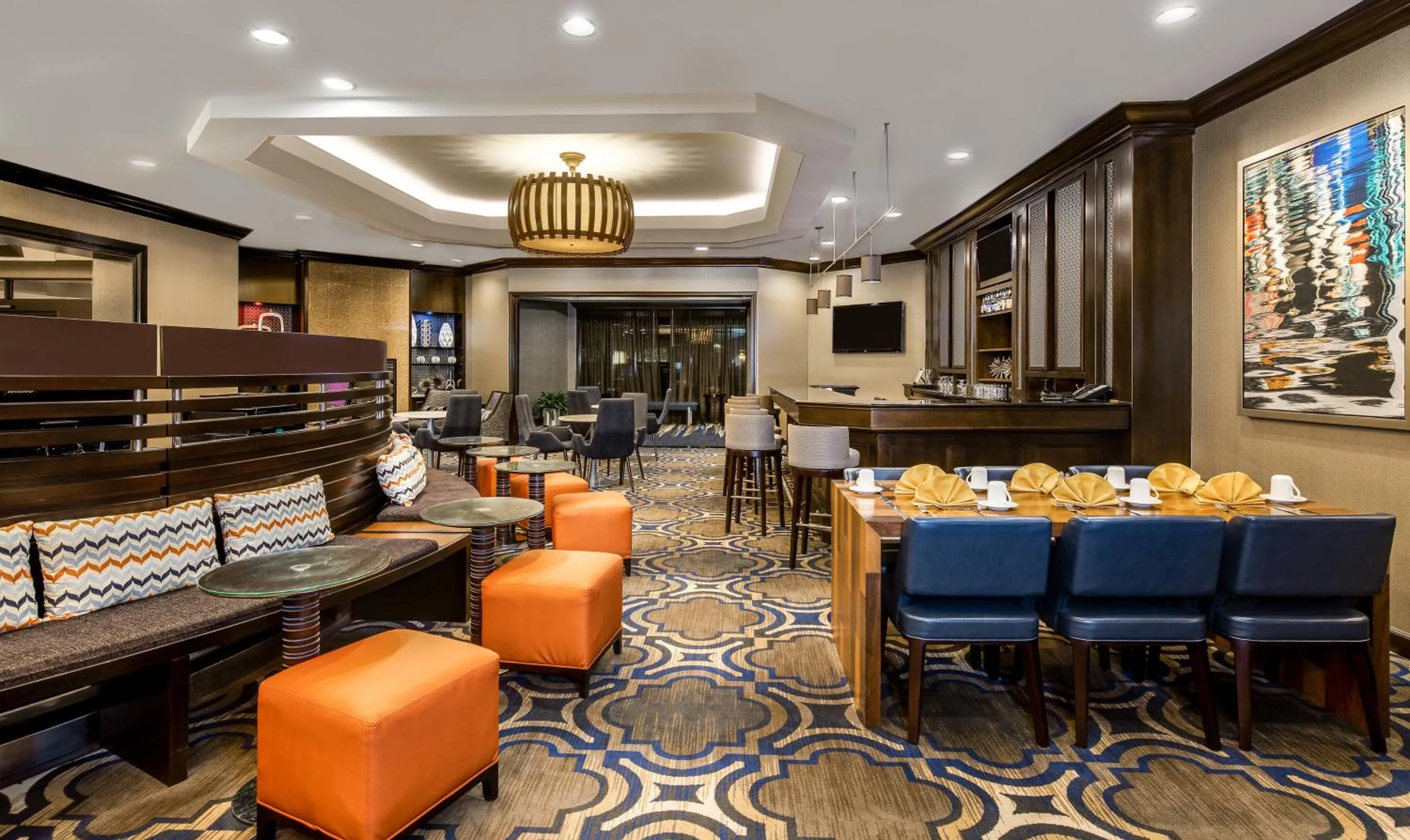 Lounge or bar in Crowne Plaza Annapolis by IHG