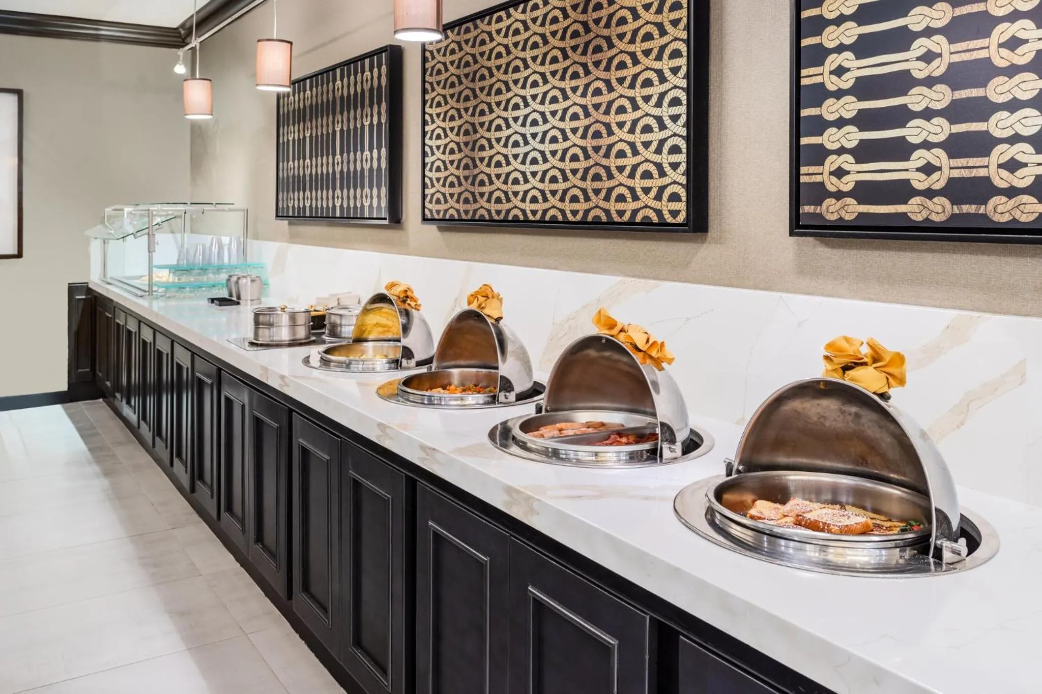 Restaurant/places to eat in Crowne Plaza Annapolis by IHG