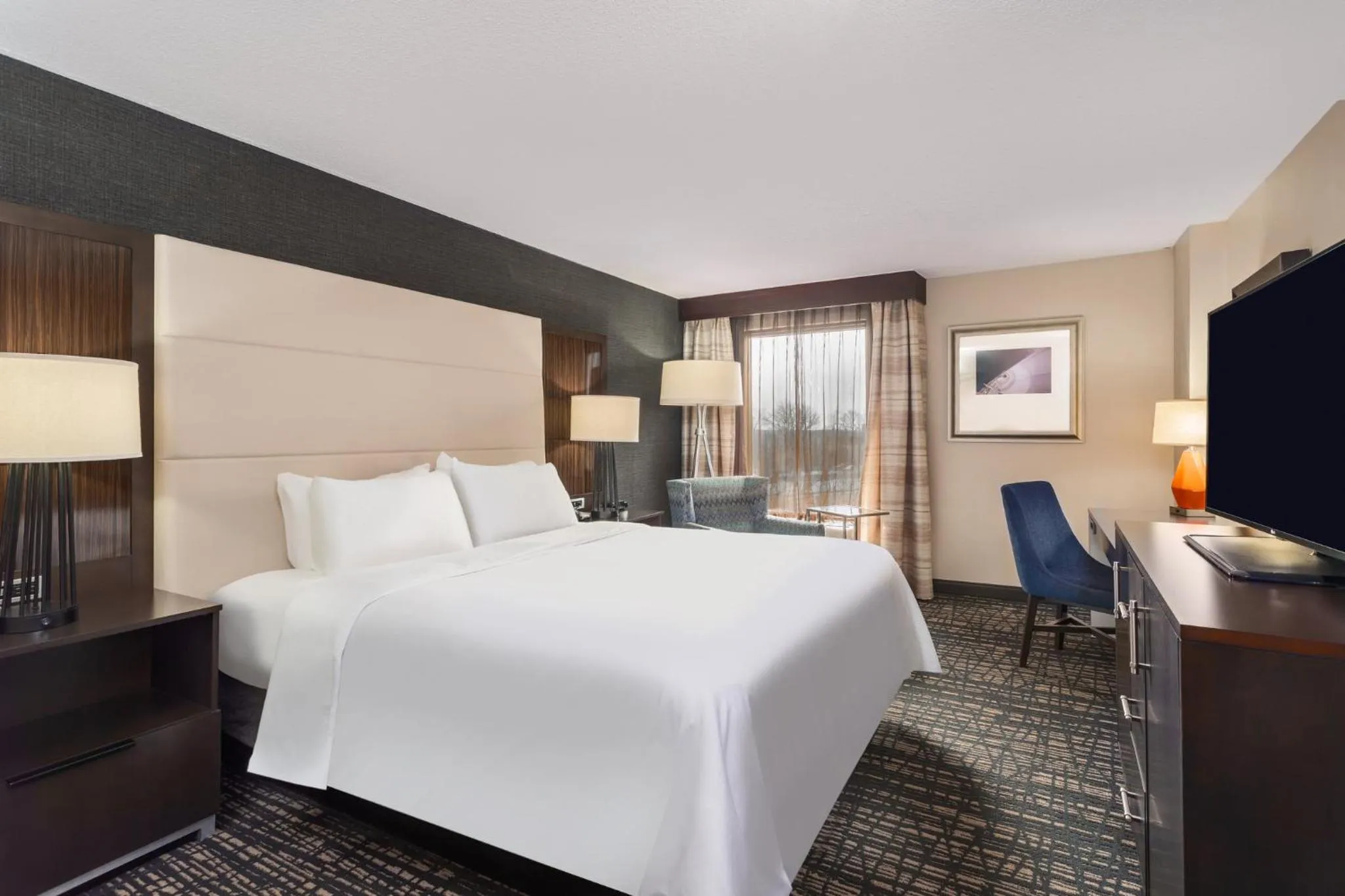 Photo of the whole room, Bed in Crowne Plaza Annapolis by IHG