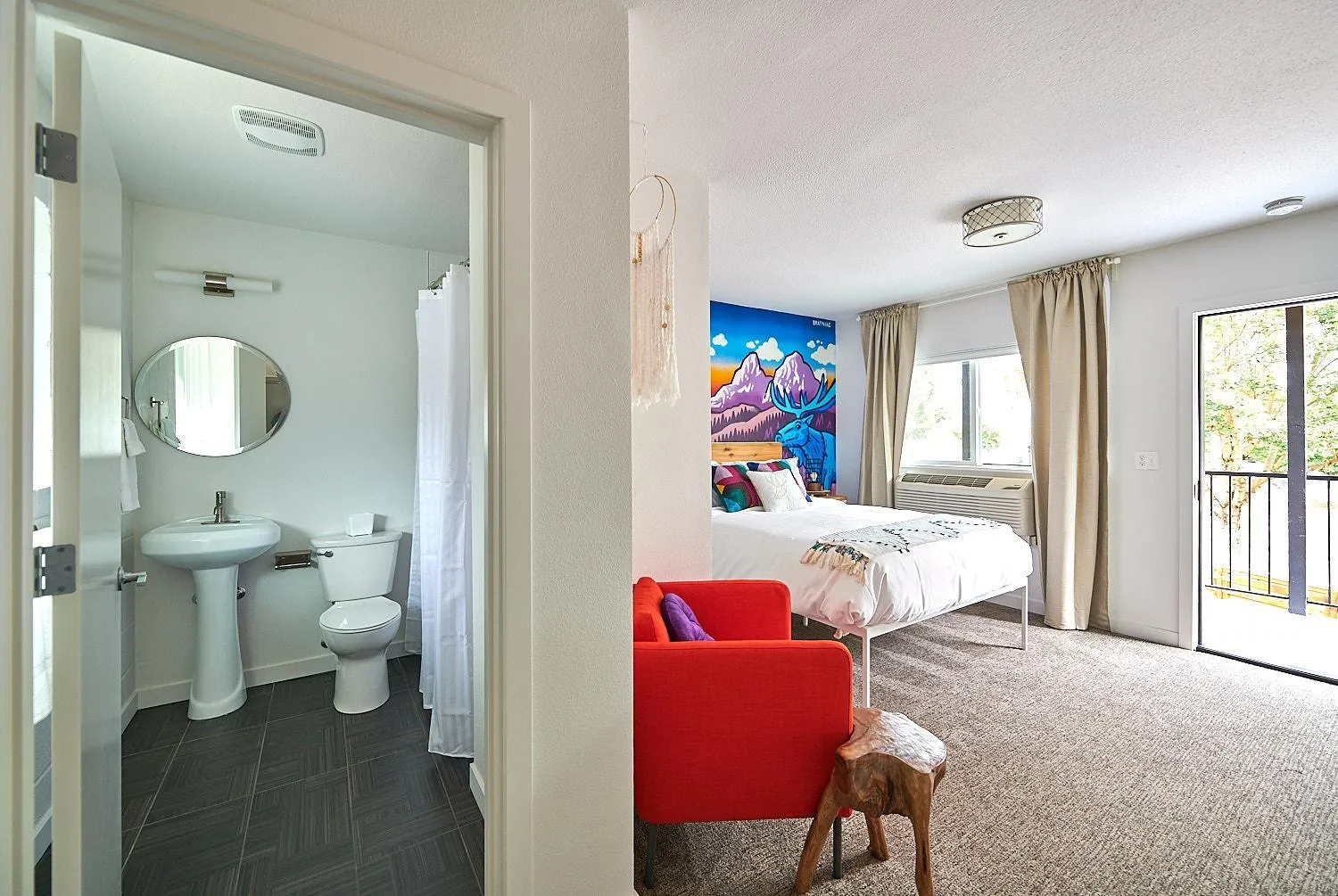 Bathroom, Bed in Kenton Hotel