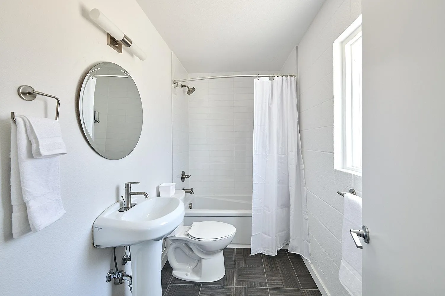 Bathroom in Kenton Hotel