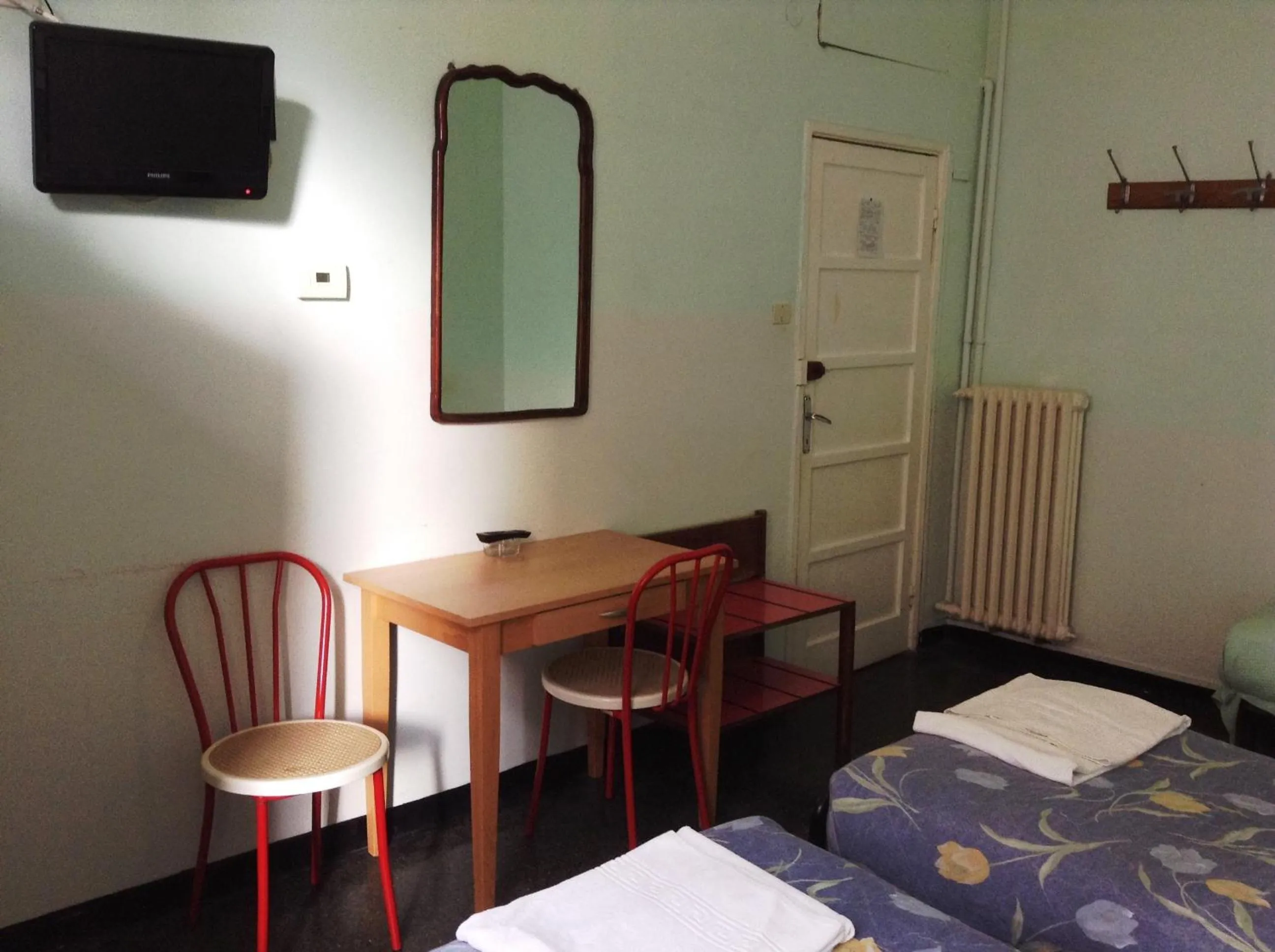 Bed, TV/Entertainment Center in Hotel Bernheof