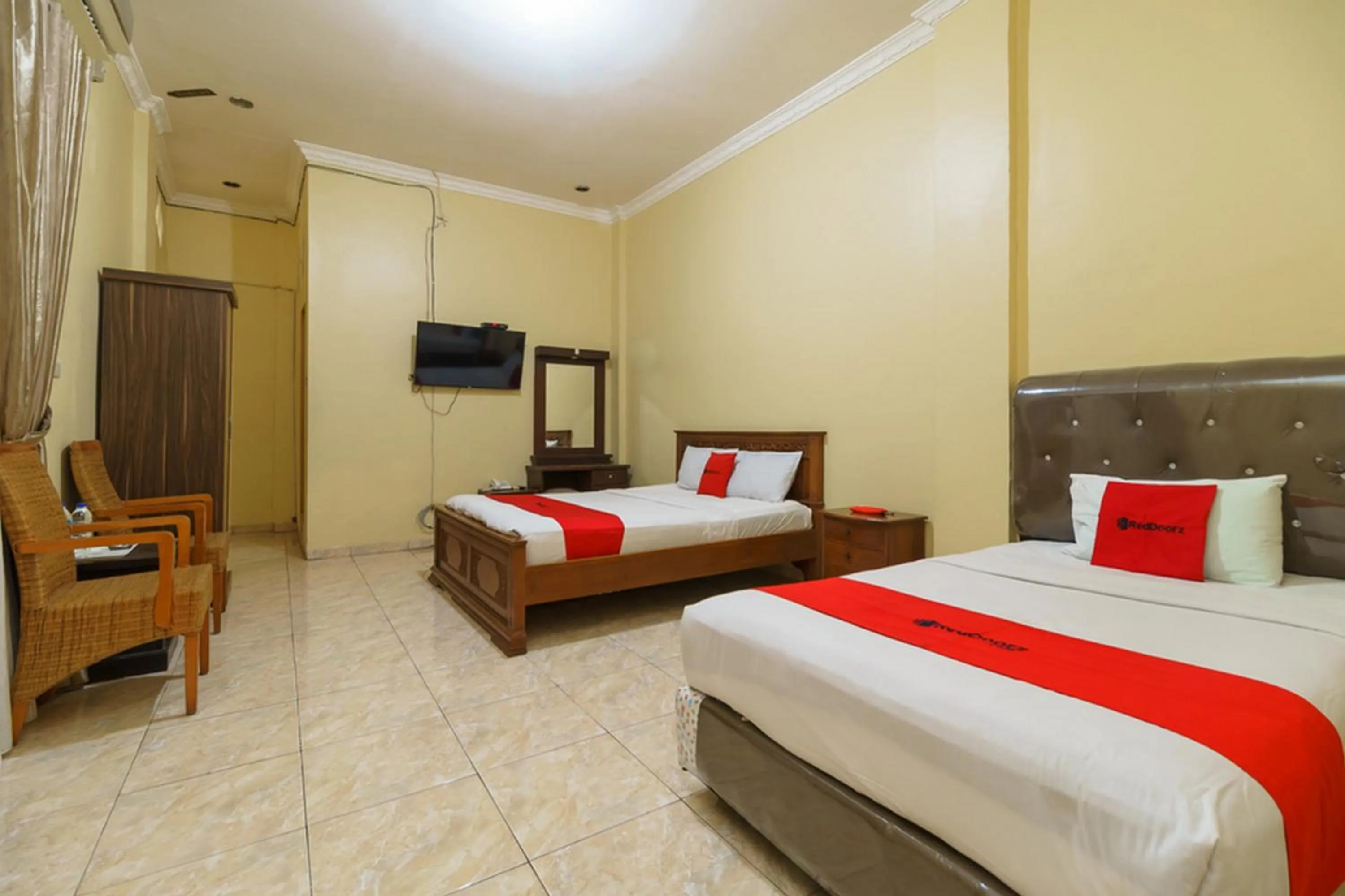 Bed in RedDoorz Plus @ Hotel Sempurna Watervang Lubuk Linggau