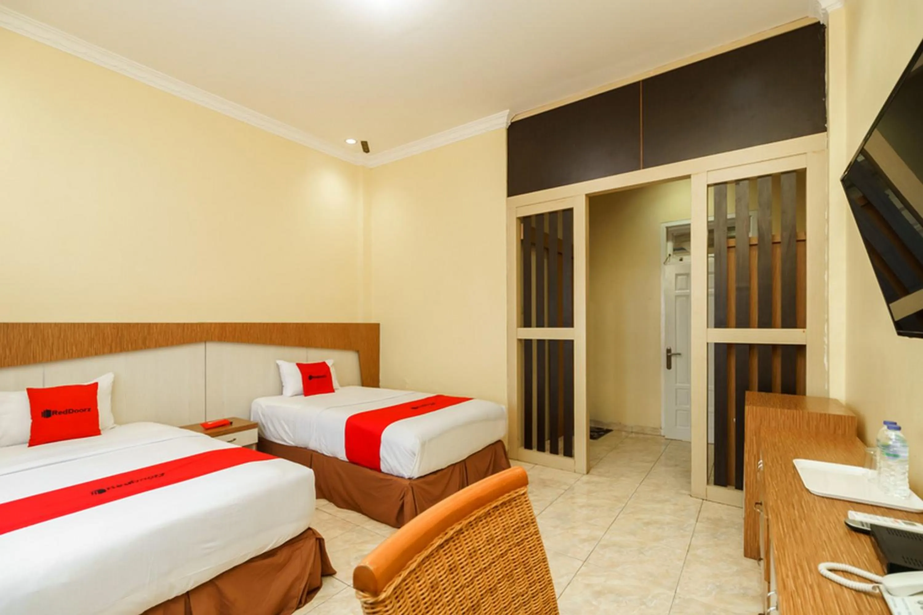 Bed in RedDoorz Plus @ Hotel Sempurna Watervang Lubuk Linggau